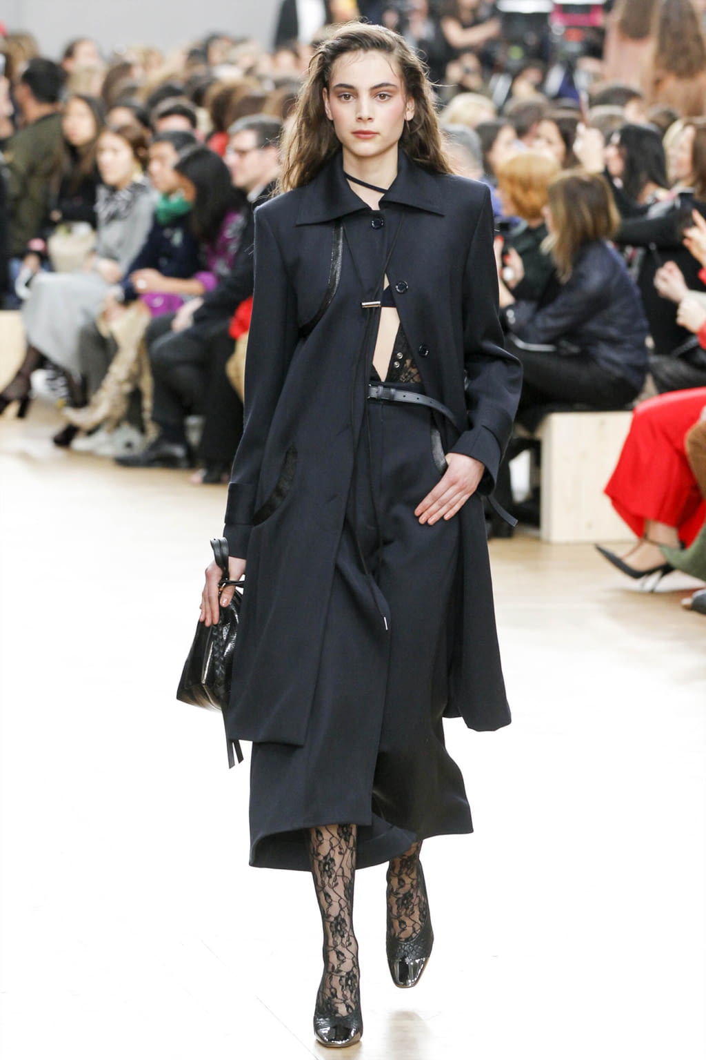 Fashion Week Paris Fall/Winter 2017 look 19 from the Nina Ricci collection 女装