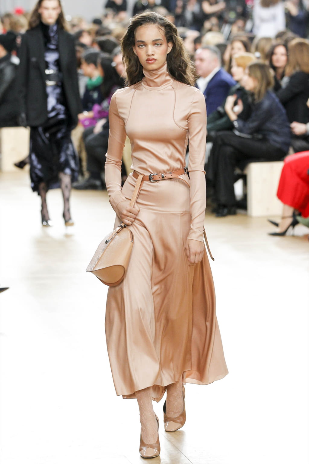 Fashion Week Paris Fall/Winter 2017 look 29 from the Nina Ricci collection 女装