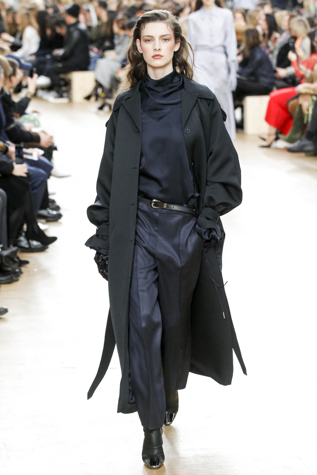 Fashion Week Paris Fall/Winter 2017 look 33 from the Nina Ricci collection 女装