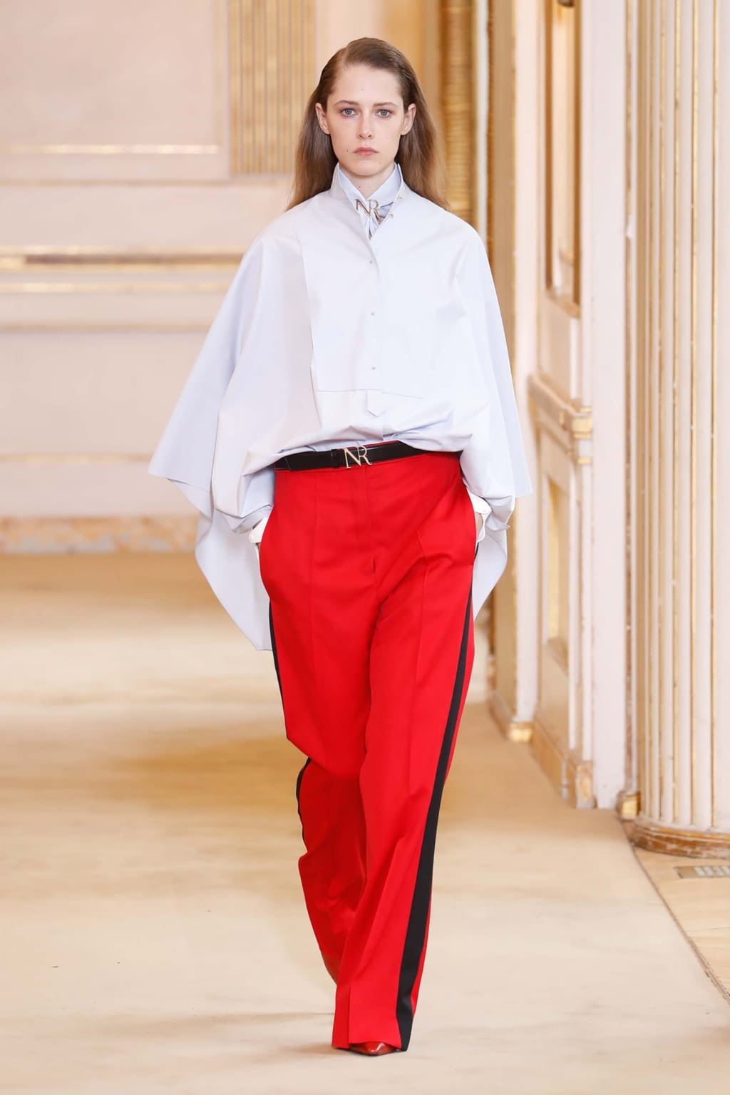 Fashion Week Paris Fall/Winter 2018 look 1 from the Nina Ricci collection 女装