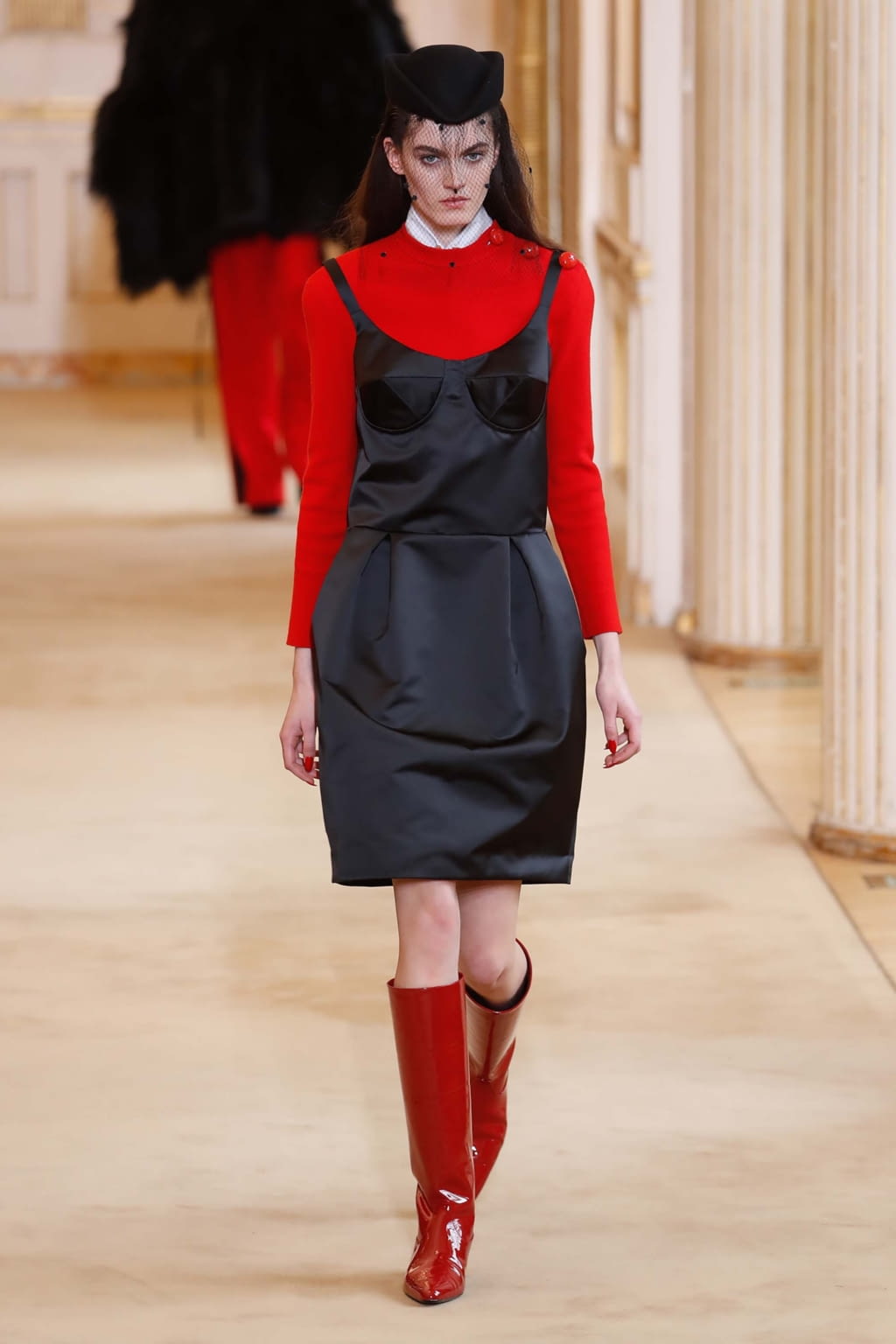 Fashion Week Paris Fall/Winter 2018 look 3 from the Nina Ricci collection 女装