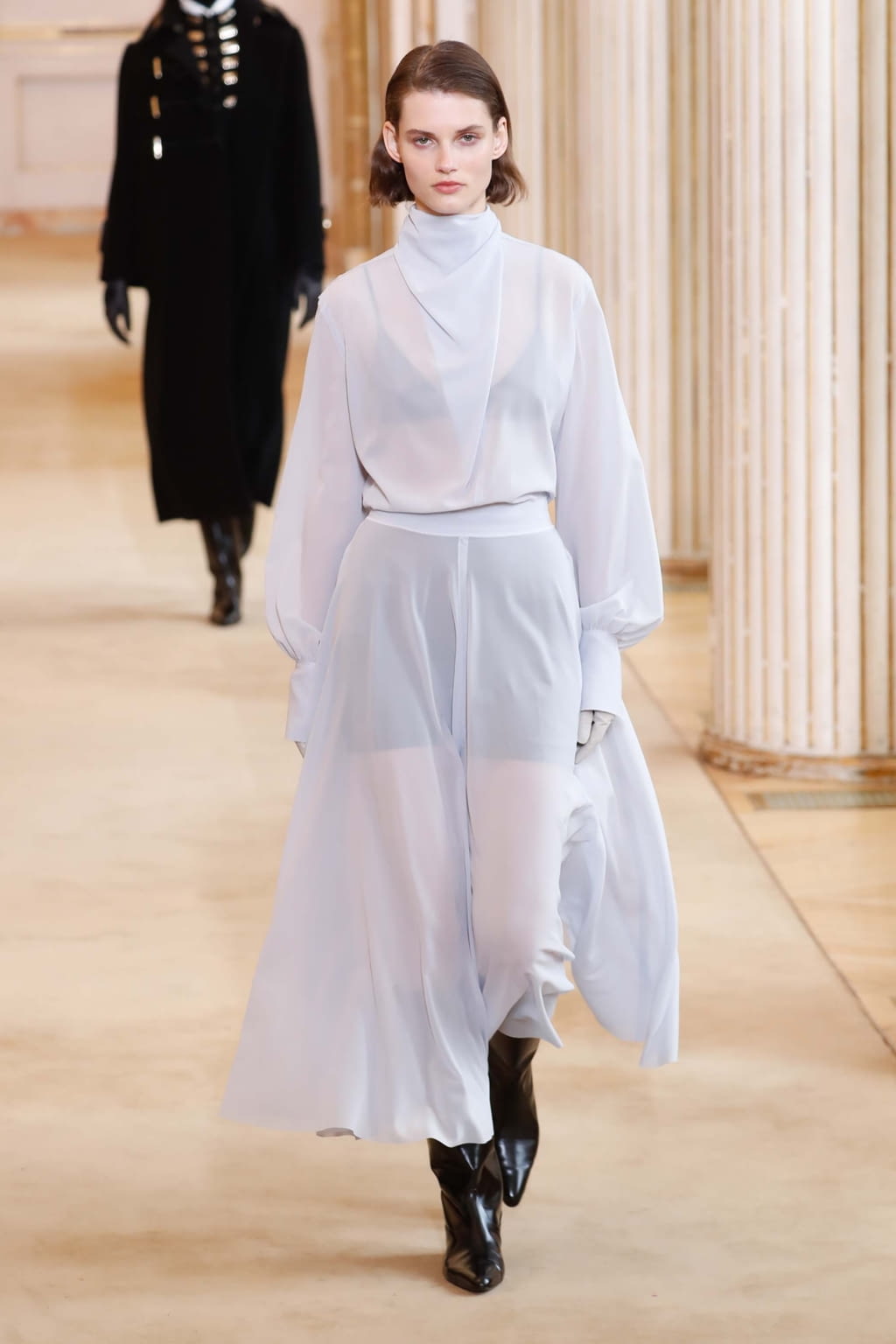 Fashion Week Paris Fall/Winter 2018 look 5 from the Nina Ricci collection 女装