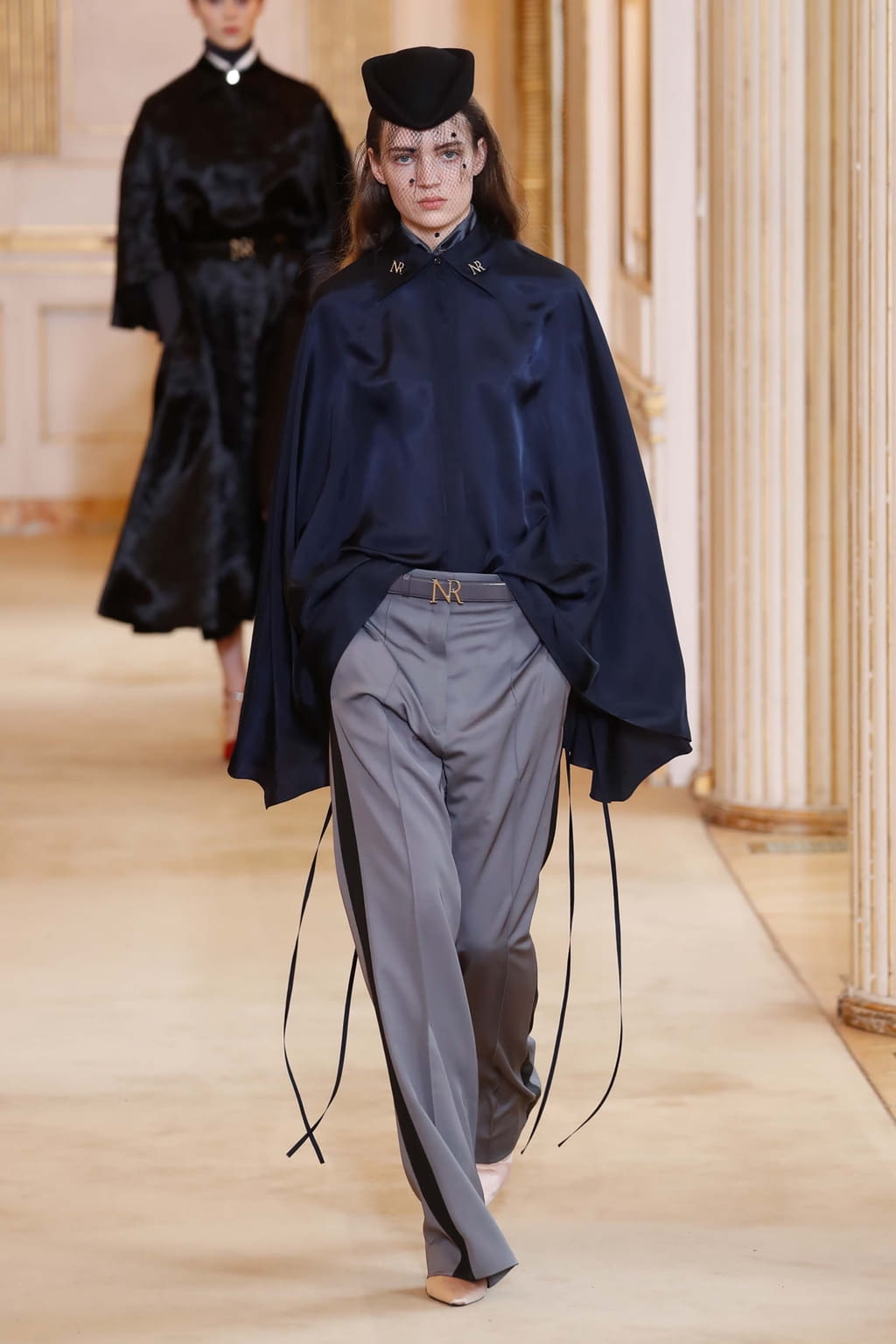 Fashion Week Paris Fall/Winter 2018 look 7 from the Nina Ricci collection 女装