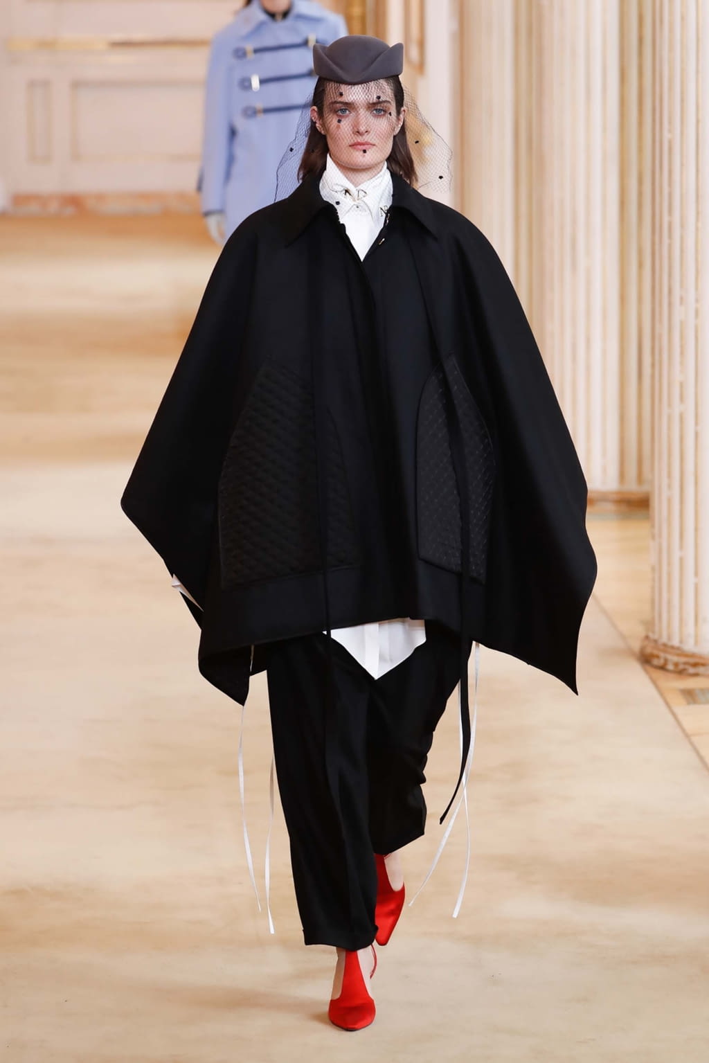 Fashion Week Paris Fall/Winter 2018 look 10 from the Nina Ricci collection 女装