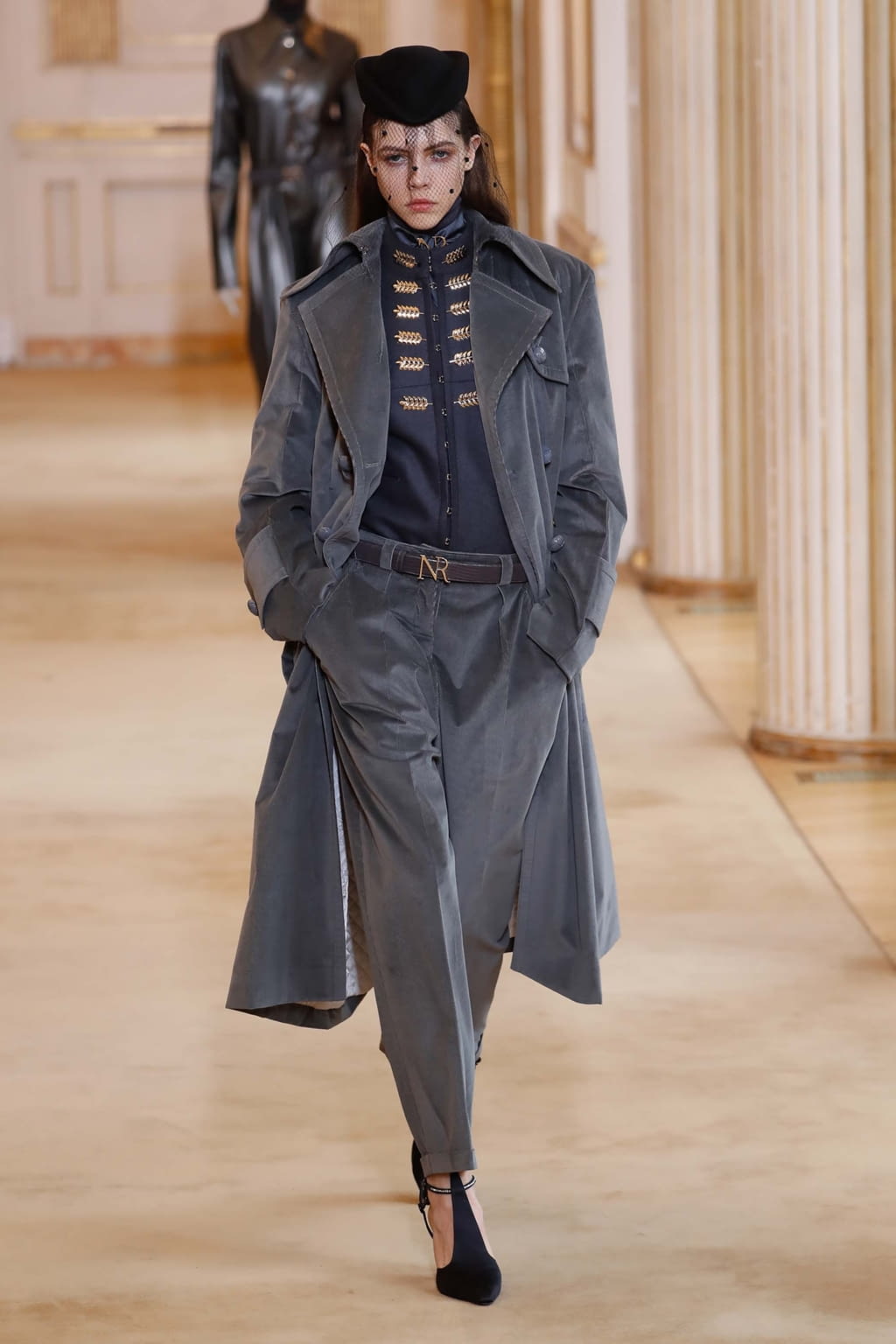 Fashion Week Paris Fall/Winter 2018 look 13 from the Nina Ricci collection 女装