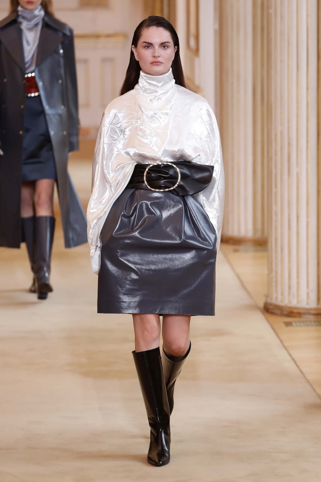 Fashion Week Paris Fall/Winter 2018 look 18 from the Nina Ricci collection 女装