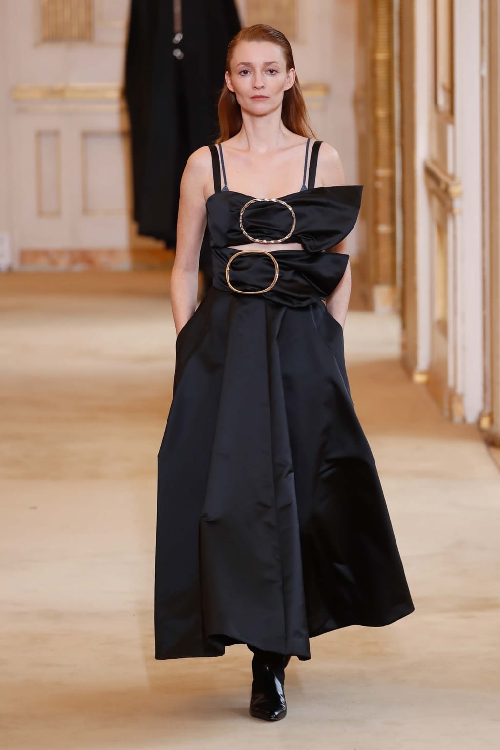 Fashion Week Paris Fall/Winter 2018 look 23 from the Nina Ricci collection 女装
