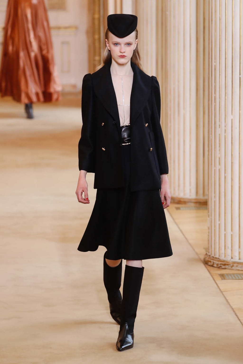 Fashion Week Paris Fall/Winter 2018 look 25 from the Nina Ricci collection 女装