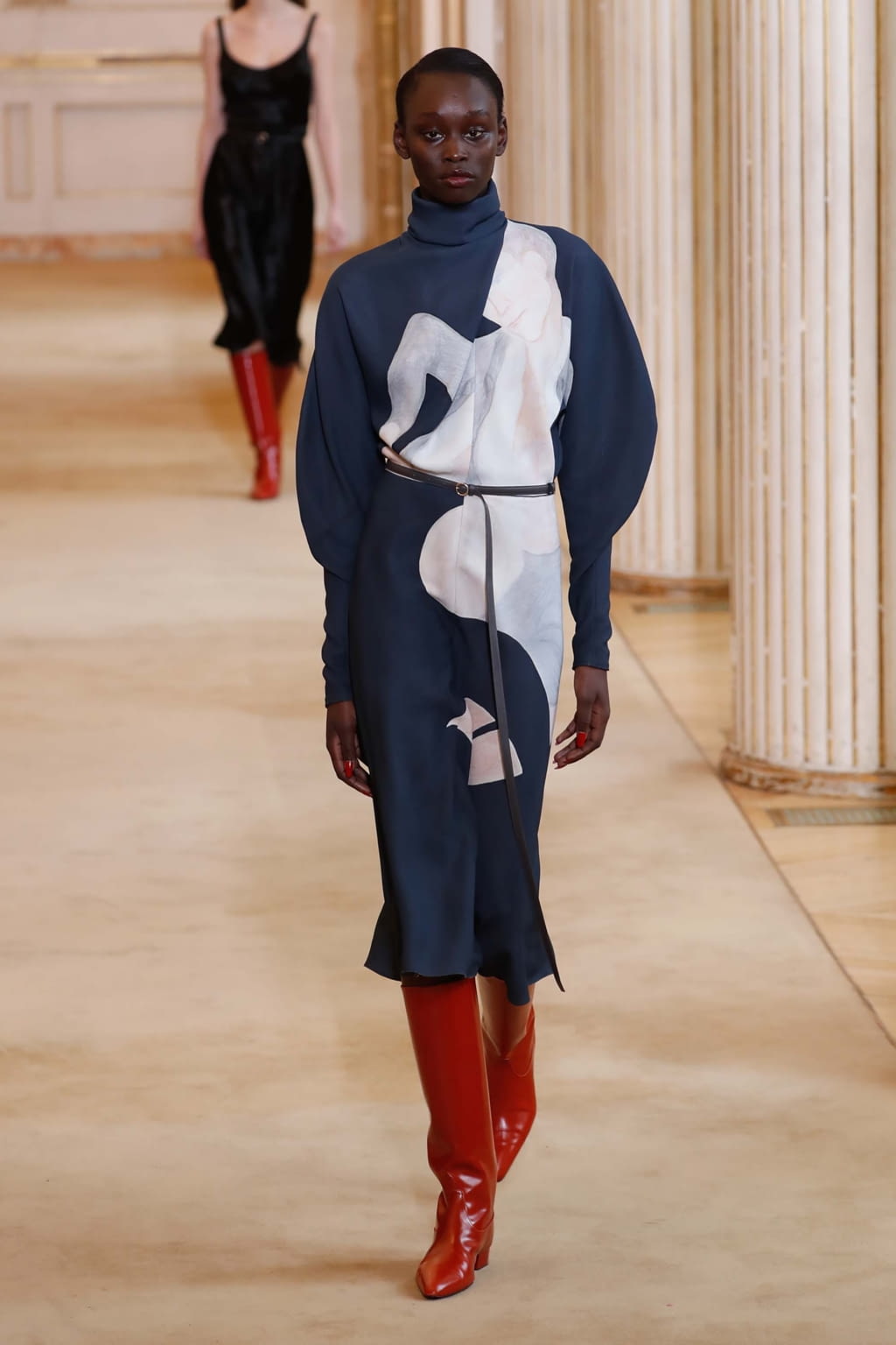 Fashion Week Paris Fall/Winter 2018 look 31 from the Nina Ricci collection 女装