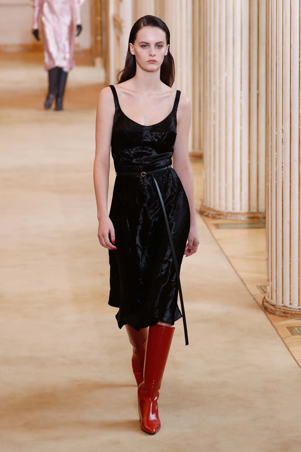 Fashion Week Paris Fall/Winter 2018 look 32 from the Nina Ricci collection 女装