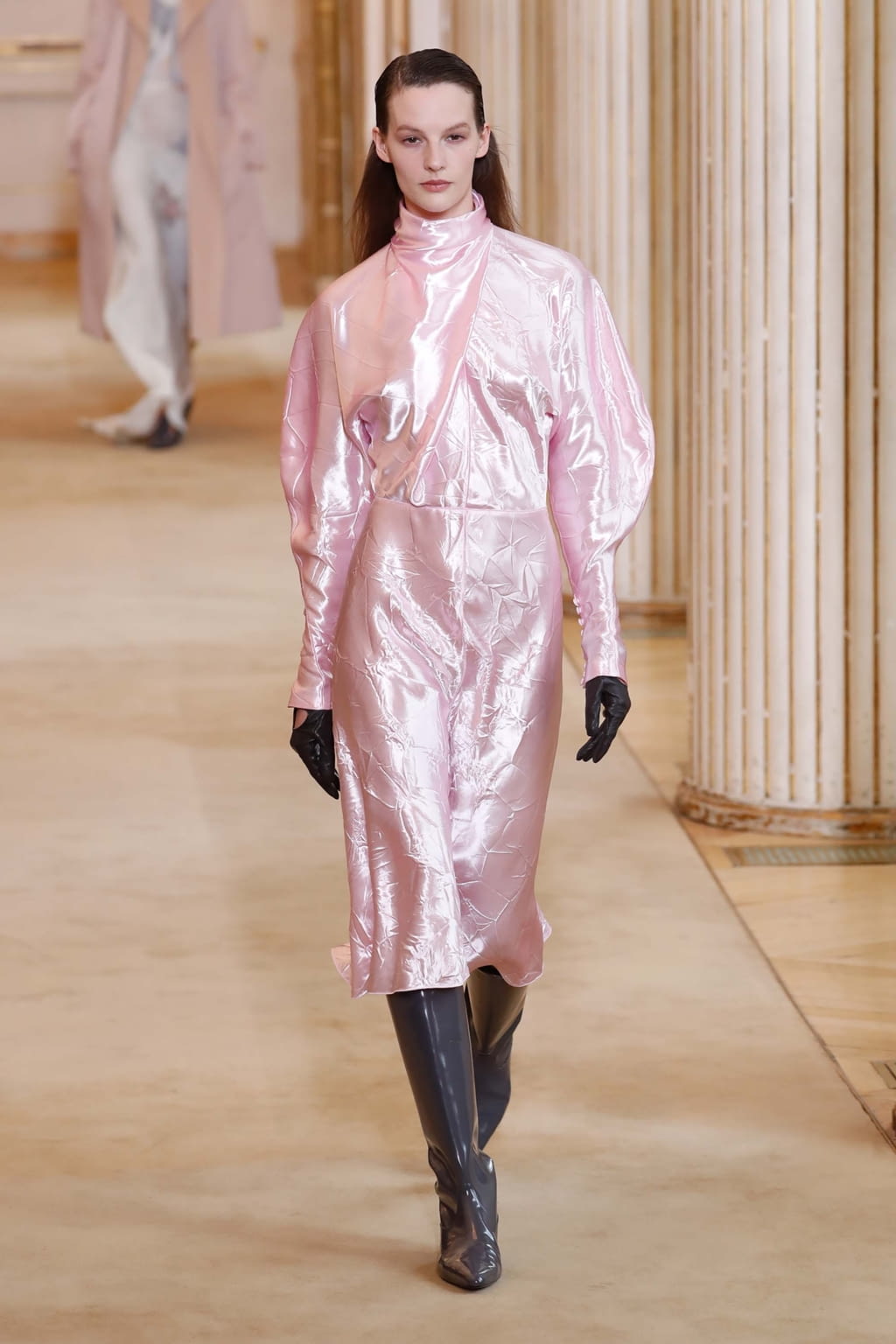 Fashion Week Paris Fall/Winter 2018 look 33 from the Nina Ricci collection 女装