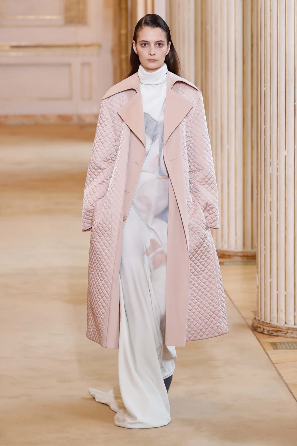 Fashion Week Paris Fall/Winter 2018 look 34 from the Nina Ricci collection 女装