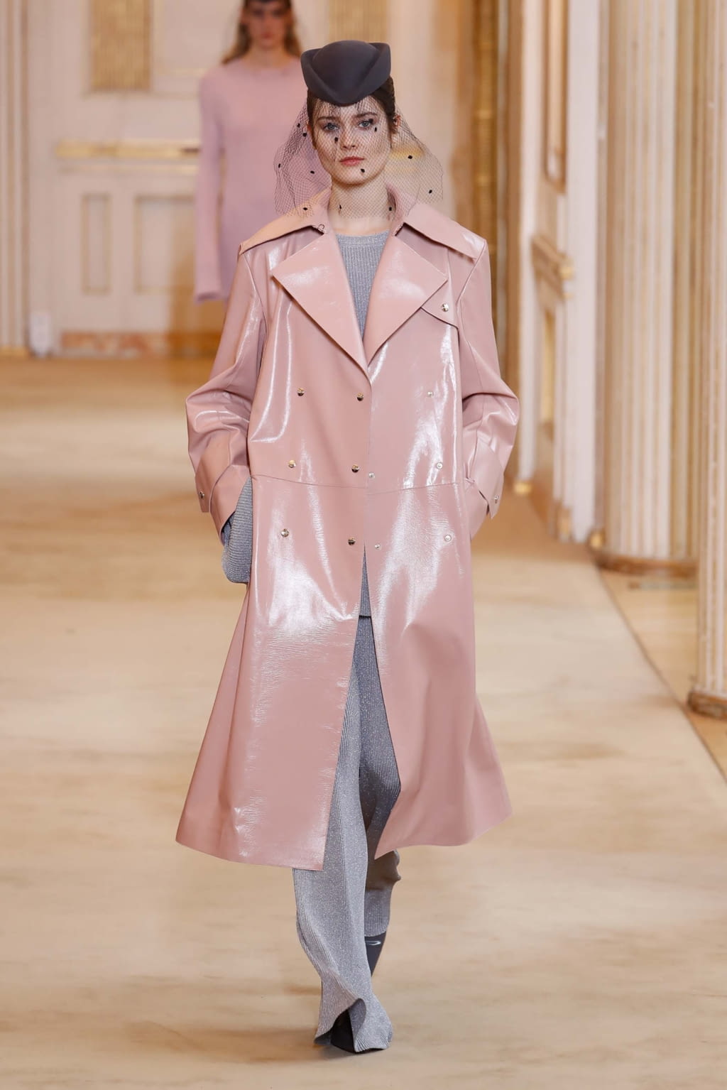 Fashion Week Paris Fall/Winter 2018 look 35 from the Nina Ricci collection 女装