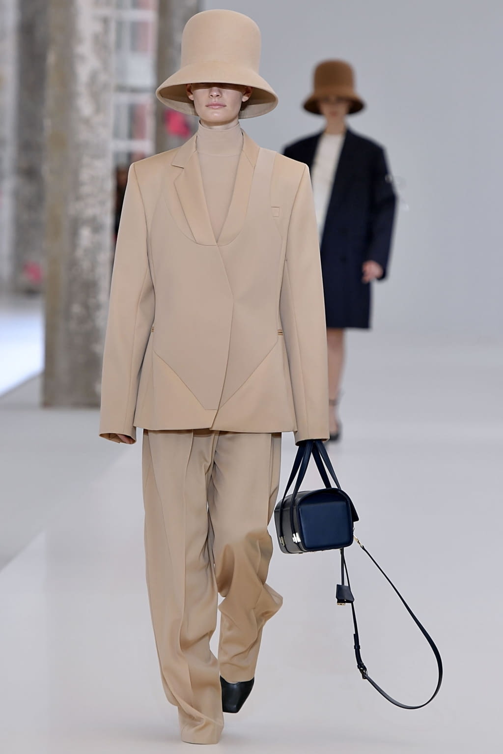 Fashion Week Paris Fall/Winter 2019 look 3 from the Nina Ricci collection 女装