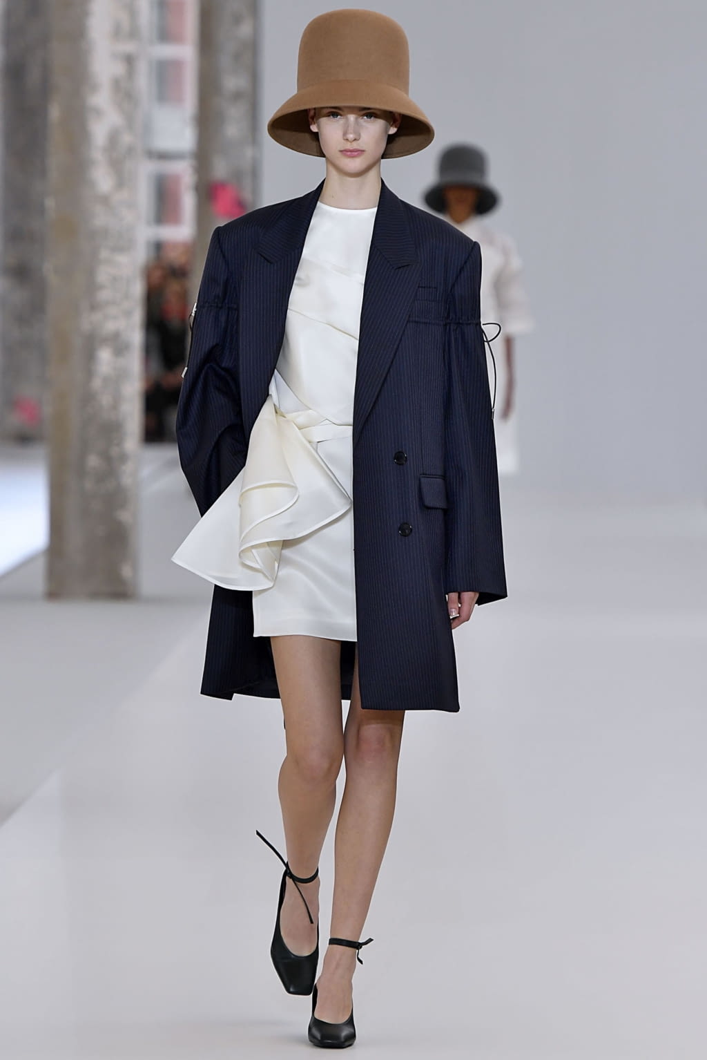 Fashion Week Paris Fall/Winter 2019 look 4 de la collection Nina Ricci womenswear