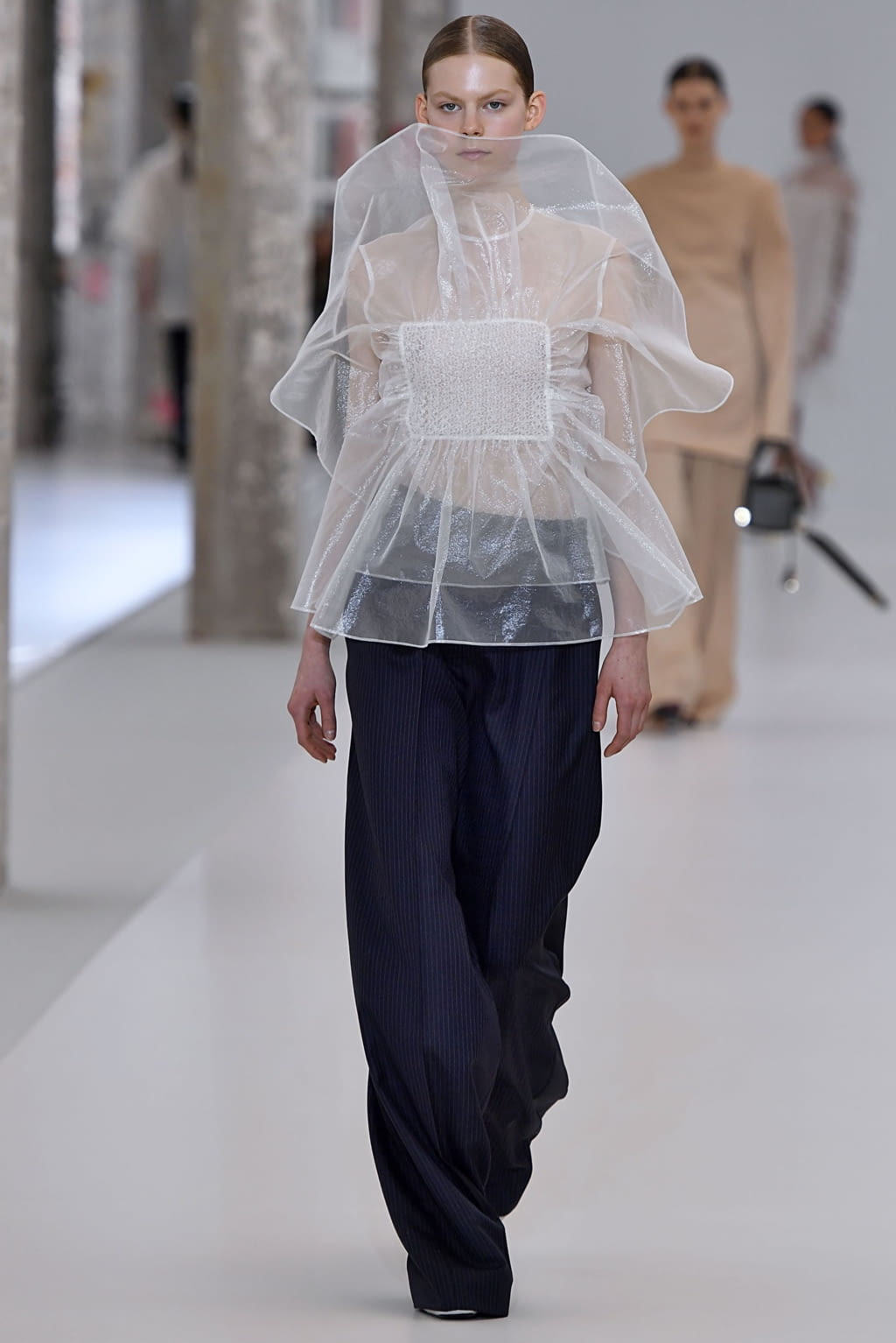 Fashion Week Paris Fall/Winter 2019 look 6 de la collection Nina Ricci womenswear