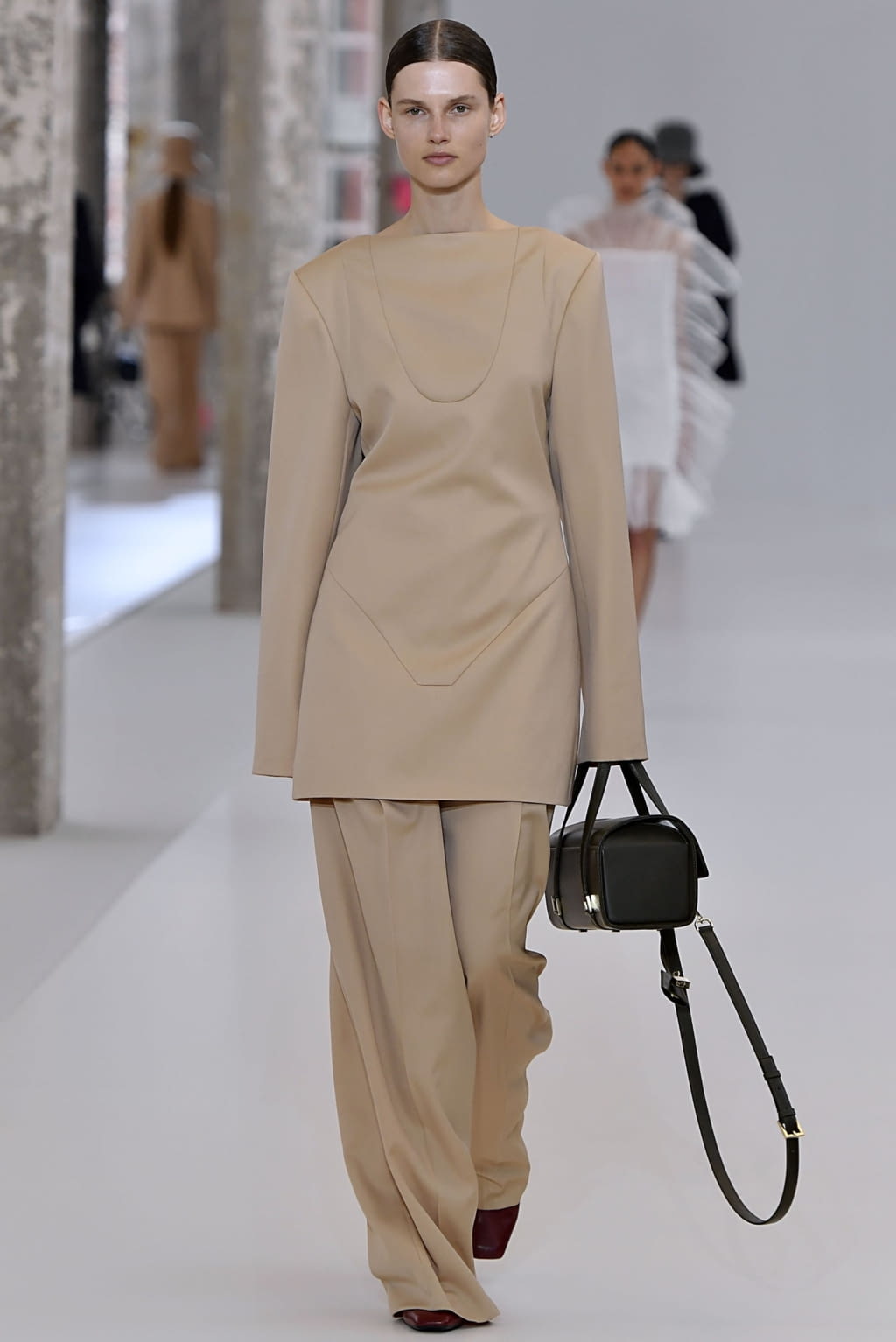 Fashion Week Paris Fall/Winter 2019 look 7 from the Nina Ricci collection 女装