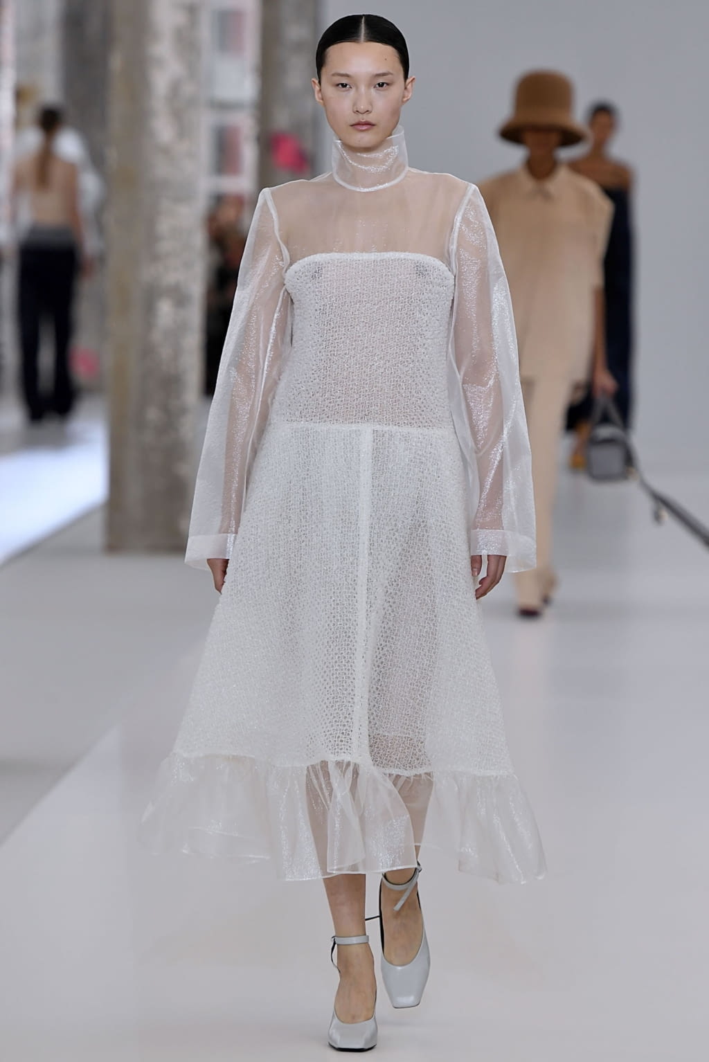 Fashion Week Paris Fall/Winter 2019 look 10 from the Nina Ricci collection womenswear