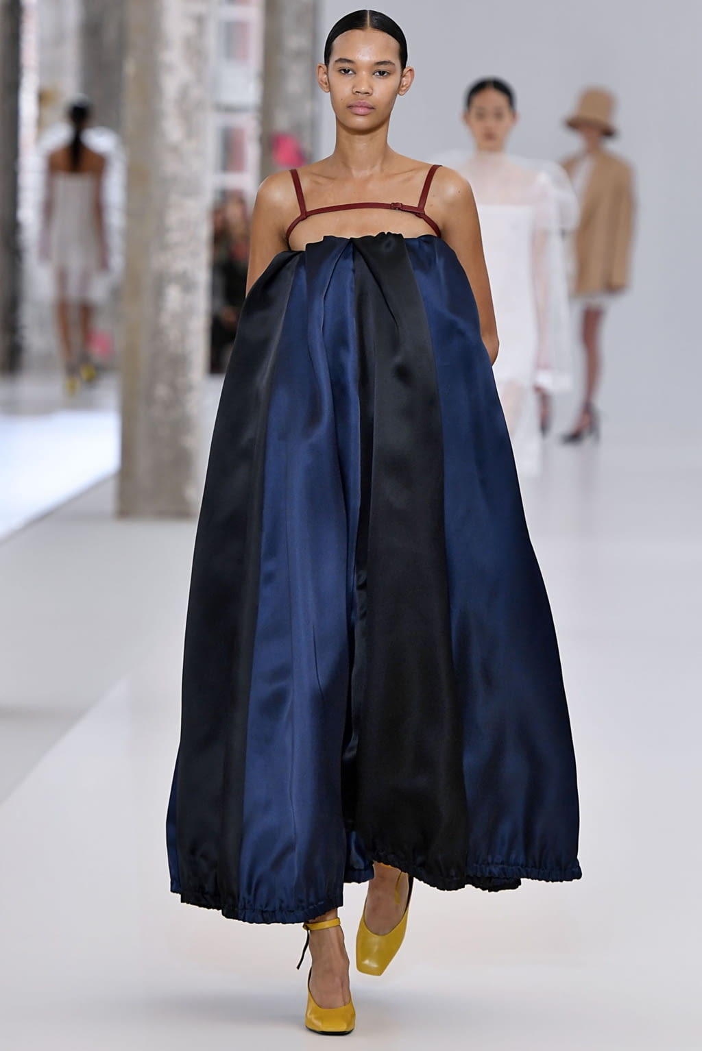 Fashion Week Paris Fall/Winter 2019 look 12 from the Nina Ricci collection womenswear