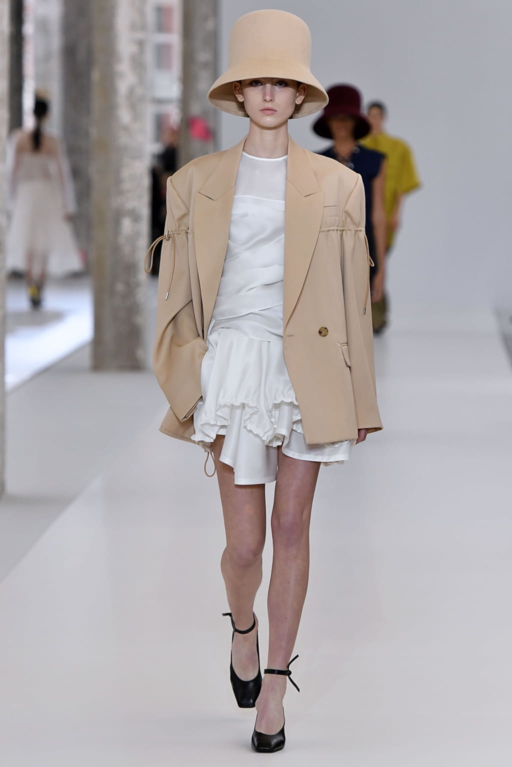 Fashion Week Paris Fall/Winter 2019 look 14 from the Nina Ricci collection womenswear