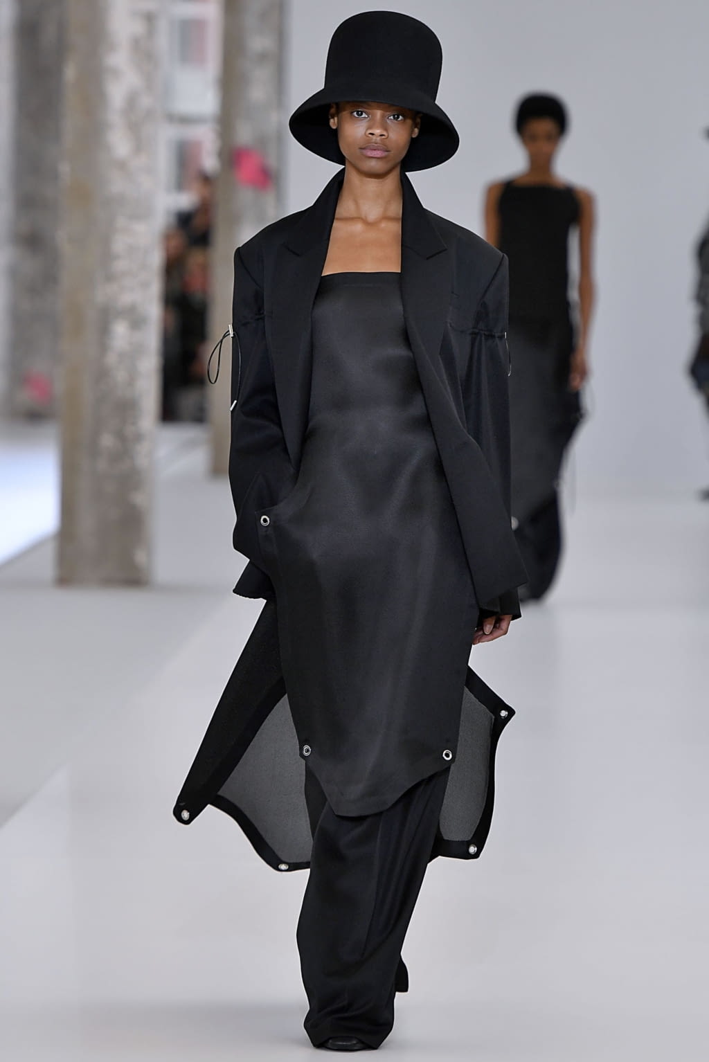 Fashion Week Paris Fall/Winter 2019 look 18 from the Nina Ricci collection womenswear