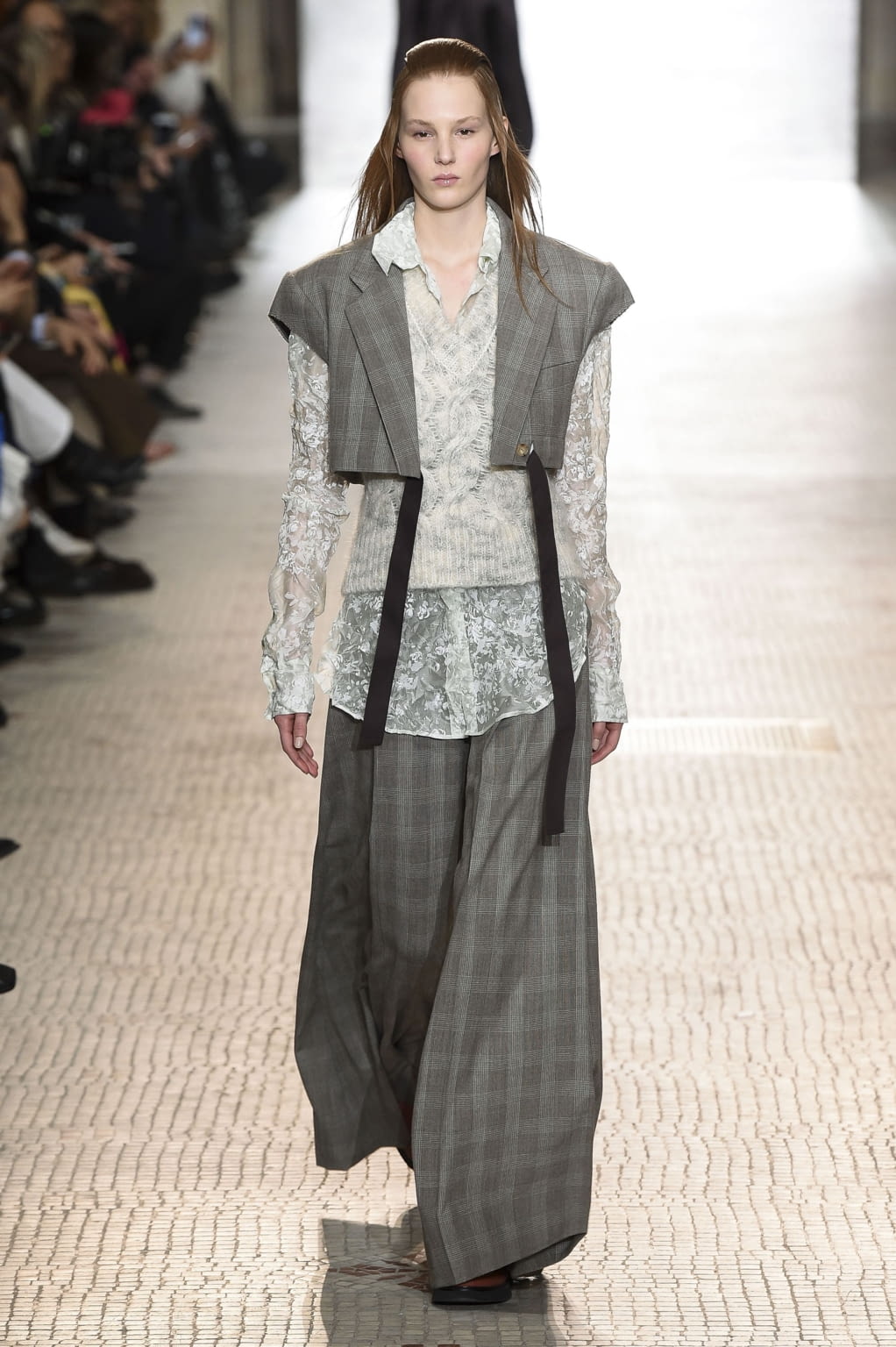 Fashion Week Paris Fall/Winter 2020 look 2 de la collection Nina Ricci womenswear