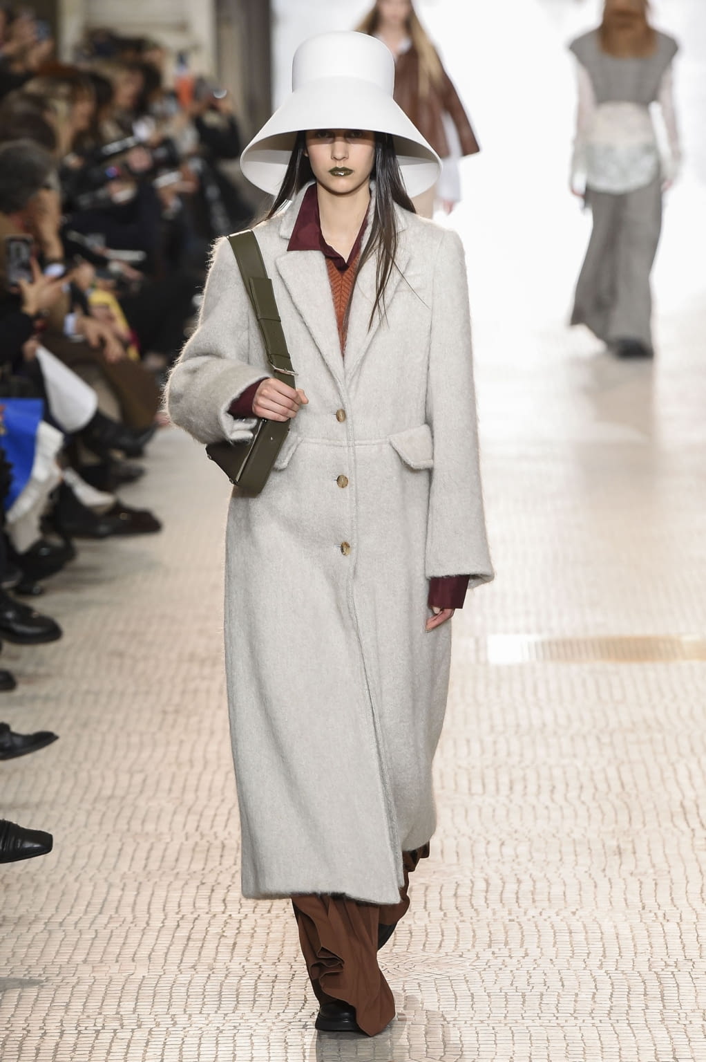 Fashion Week Paris Fall/Winter 2020 look 4 de la collection Nina Ricci womenswear