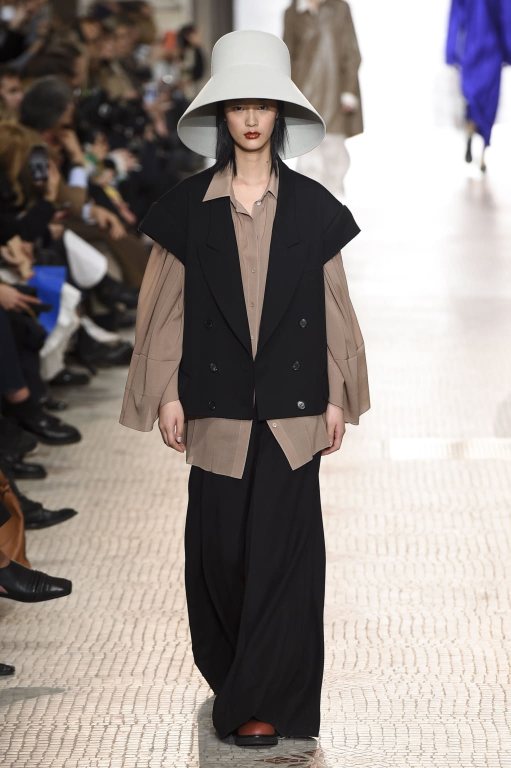 Fashion Week Paris Fall/Winter 2020 look 9 from the Nina Ricci collection womenswear