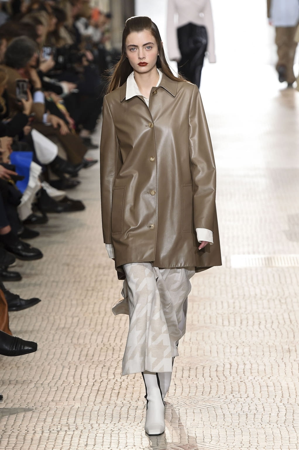 Fashion Week Paris Fall/Winter 2020 look 10 de la collection Nina Ricci womenswear