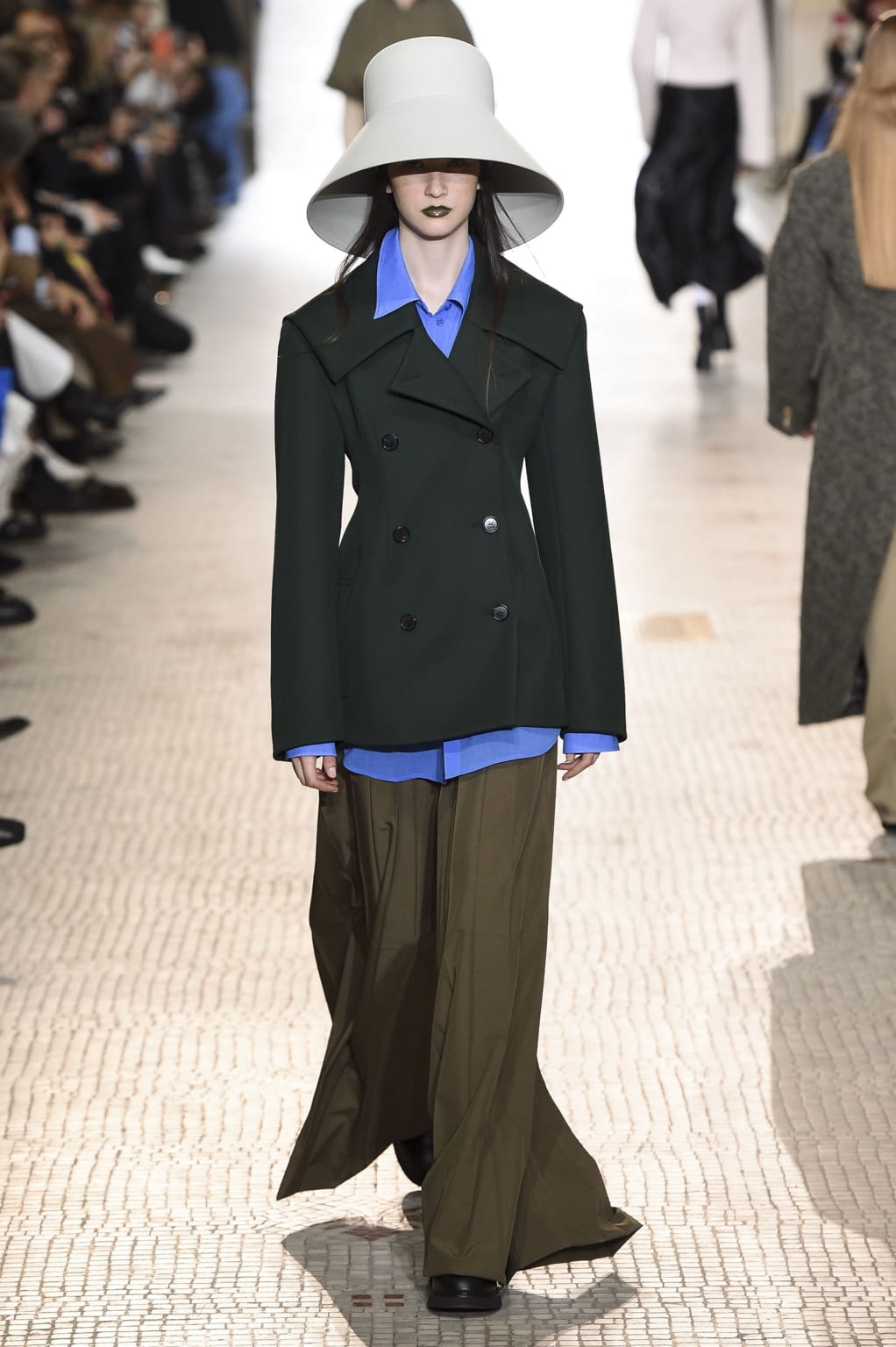 Fashion Week Paris Fall/Winter 2020 look 13 from the Nina Ricci collection 女装