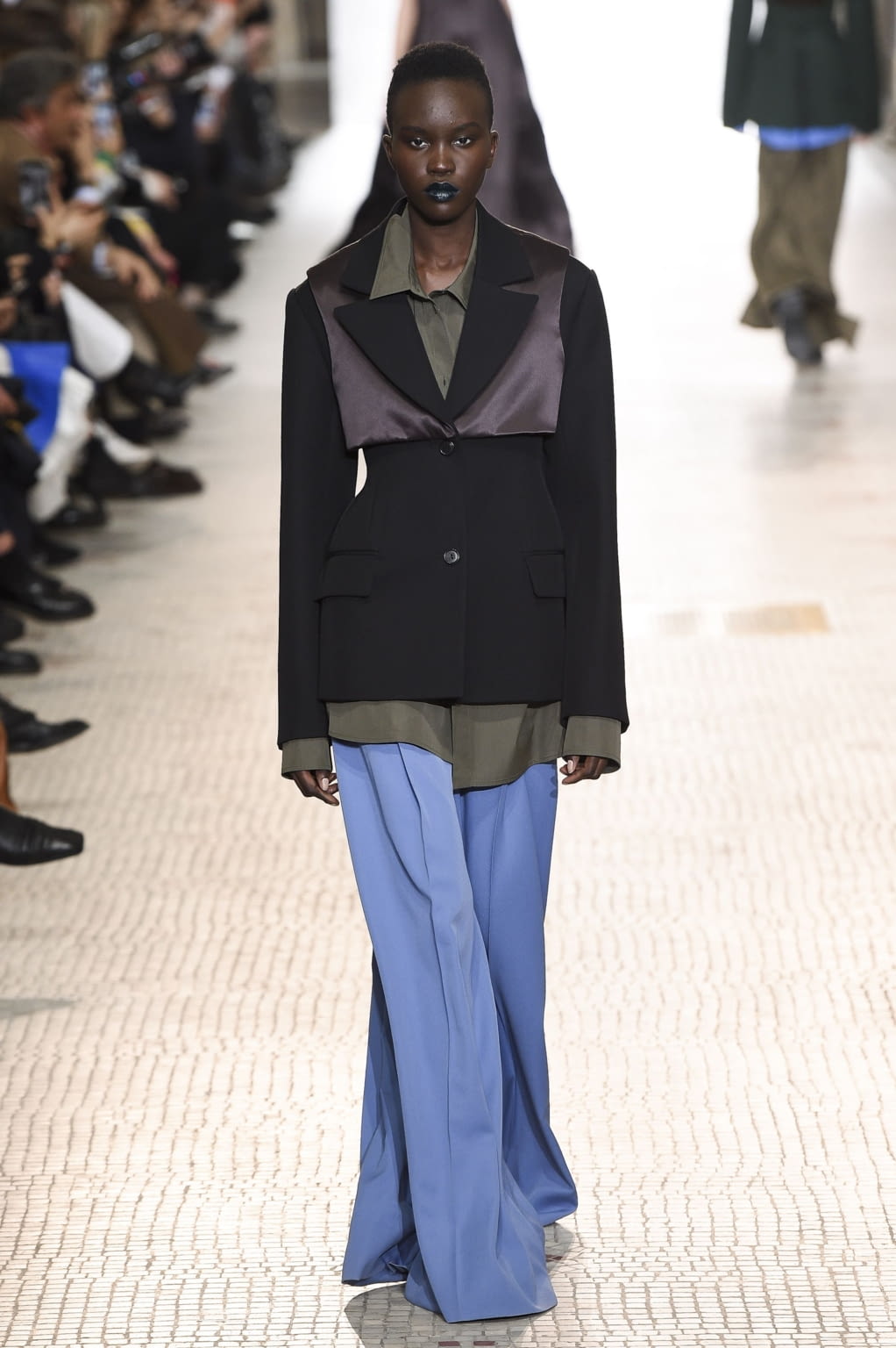 Fashion Week Paris Fall/Winter 2020 look 15 from the Nina Ricci collection 女装