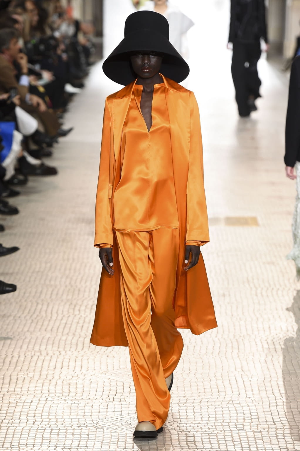 Fashion Week Paris Fall/Winter 2020 look 25 from the Nina Ricci collection womenswear