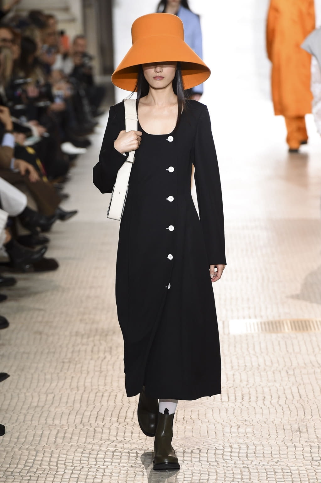 Fashion Week Paris Fall/Winter 2020 look 28 from the Nina Ricci collection 女装