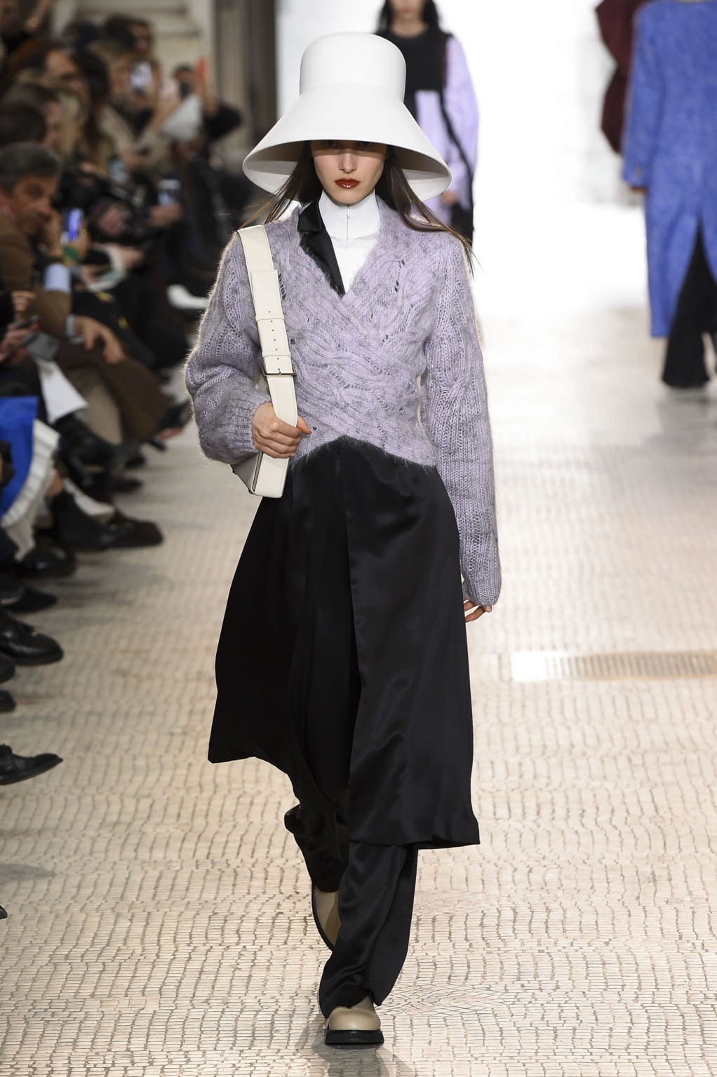 Fashion Week Paris Fall/Winter 2020 look 35 from the Nina Ricci collection 女装
