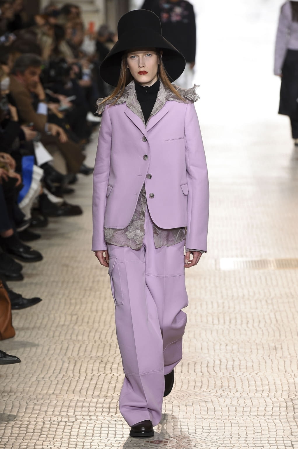 Fashion Week Paris Fall/Winter 2020 look 37 from the Nina Ricci collection 女装