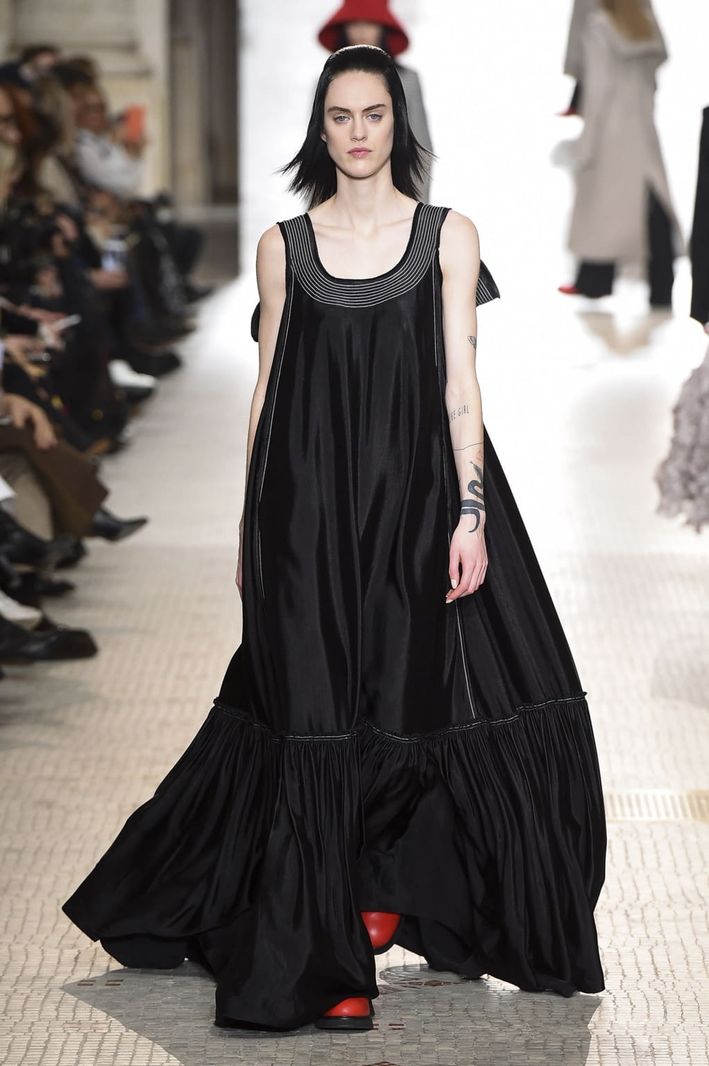 Fashion Week Paris Fall/Winter 2020 look 42 from the Nina Ricci collection womenswear