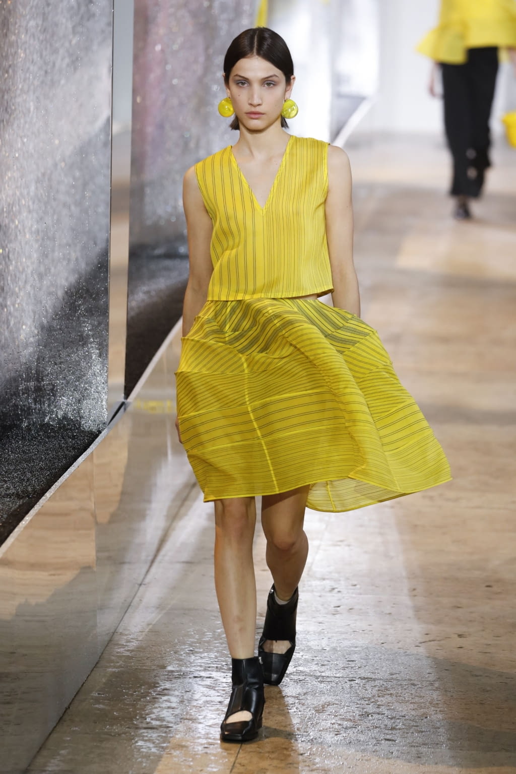 Fashion Week Paris Spring/Summer 2020 look 16 from the Nina Ricci collection womenswear