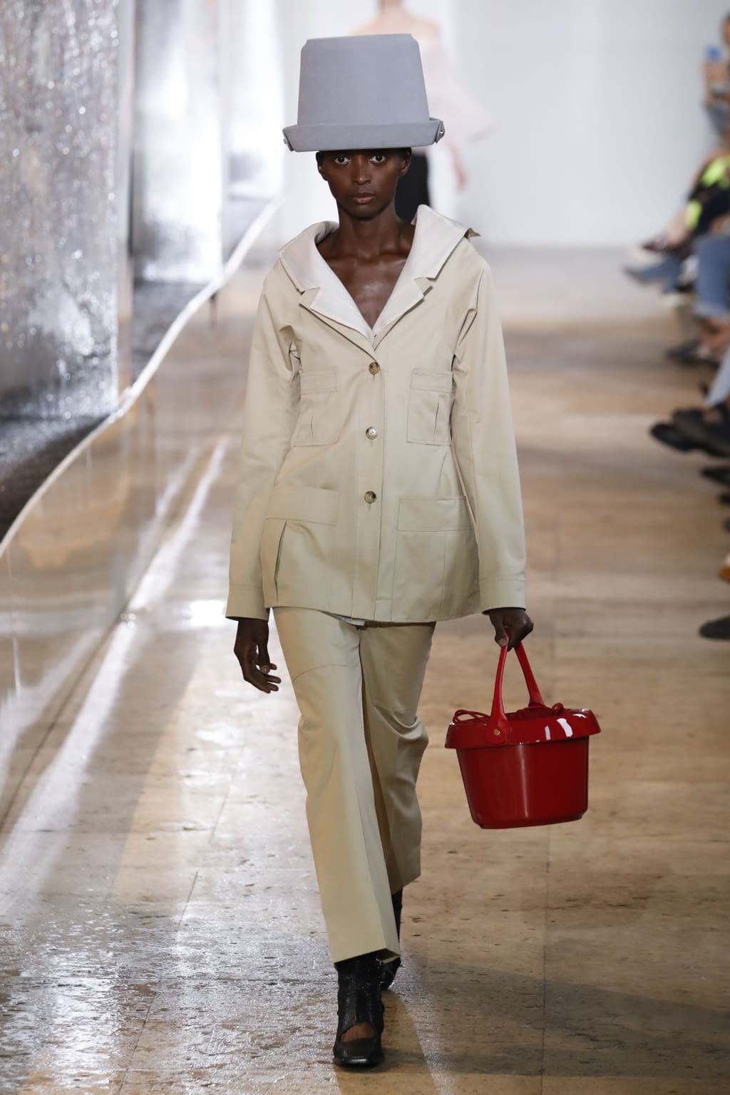 Fashion Week Paris Spring/Summer 2020 look 35 from the Nina Ricci collection 女装