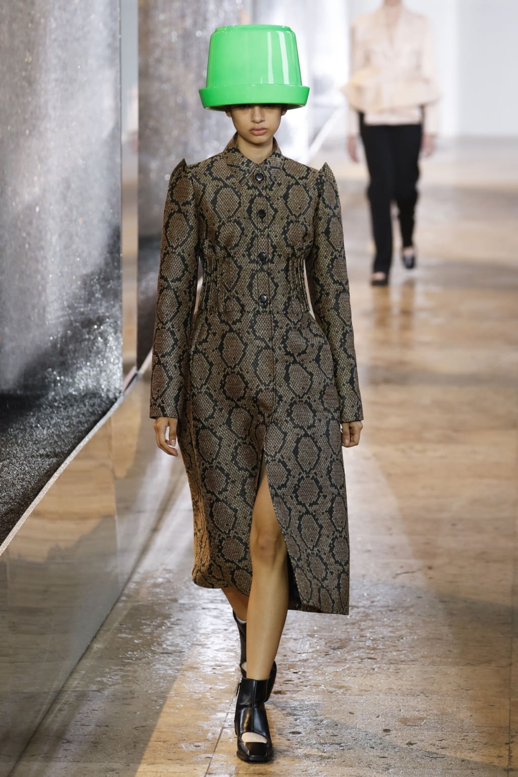 Fashion Week Paris Spring/Summer 2020 look 40 from the Nina Ricci collection 女装