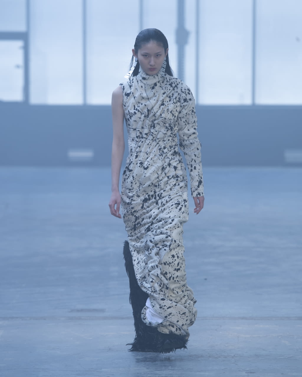 Fashion Week Paris Fall/Winter 2022 look 13 from the NINAMOUNAH collection womenswear