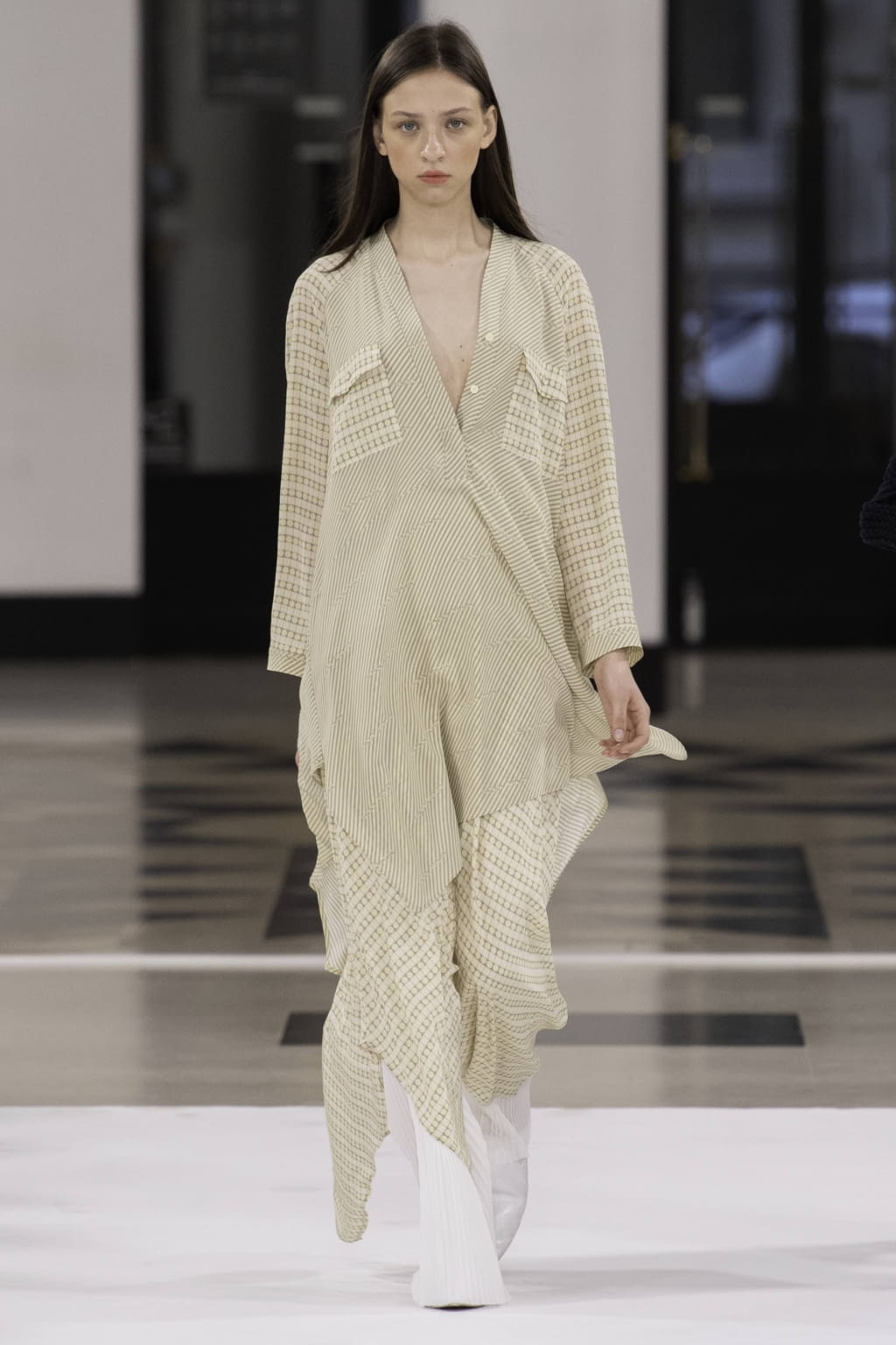 Fashion Week Paris Spring/Summer 2019 look 34 from the Nobi Talai collection 女装