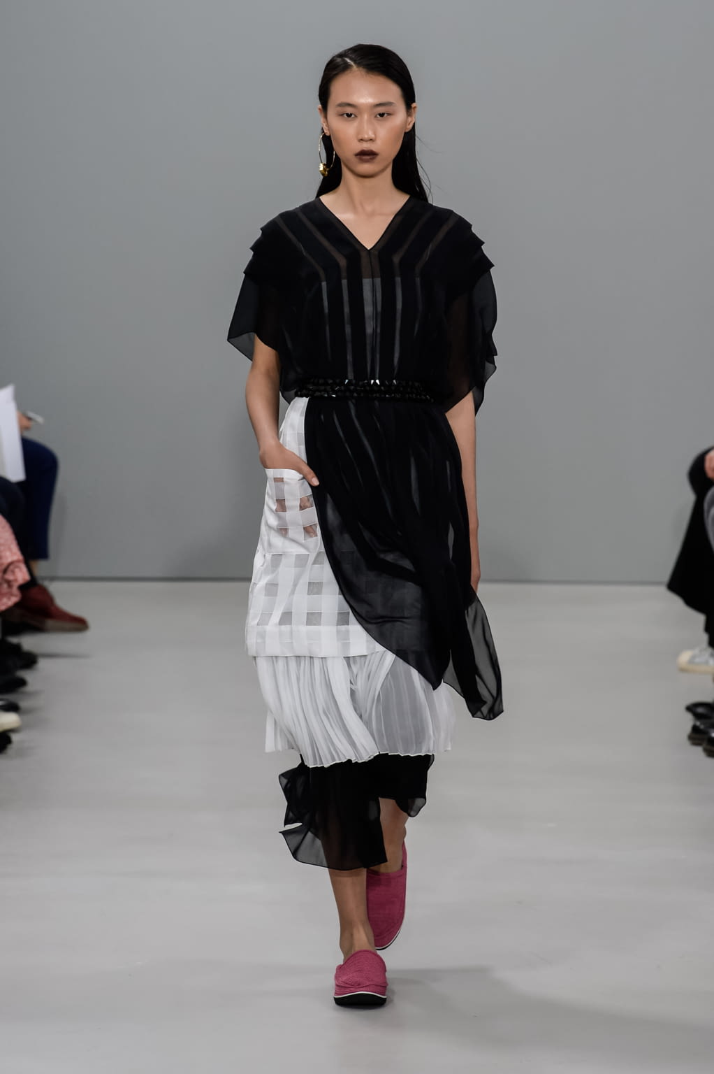 Fashion Week Paris Spring/Summer 2018 look 9 from the Nobi Talai collection 女装