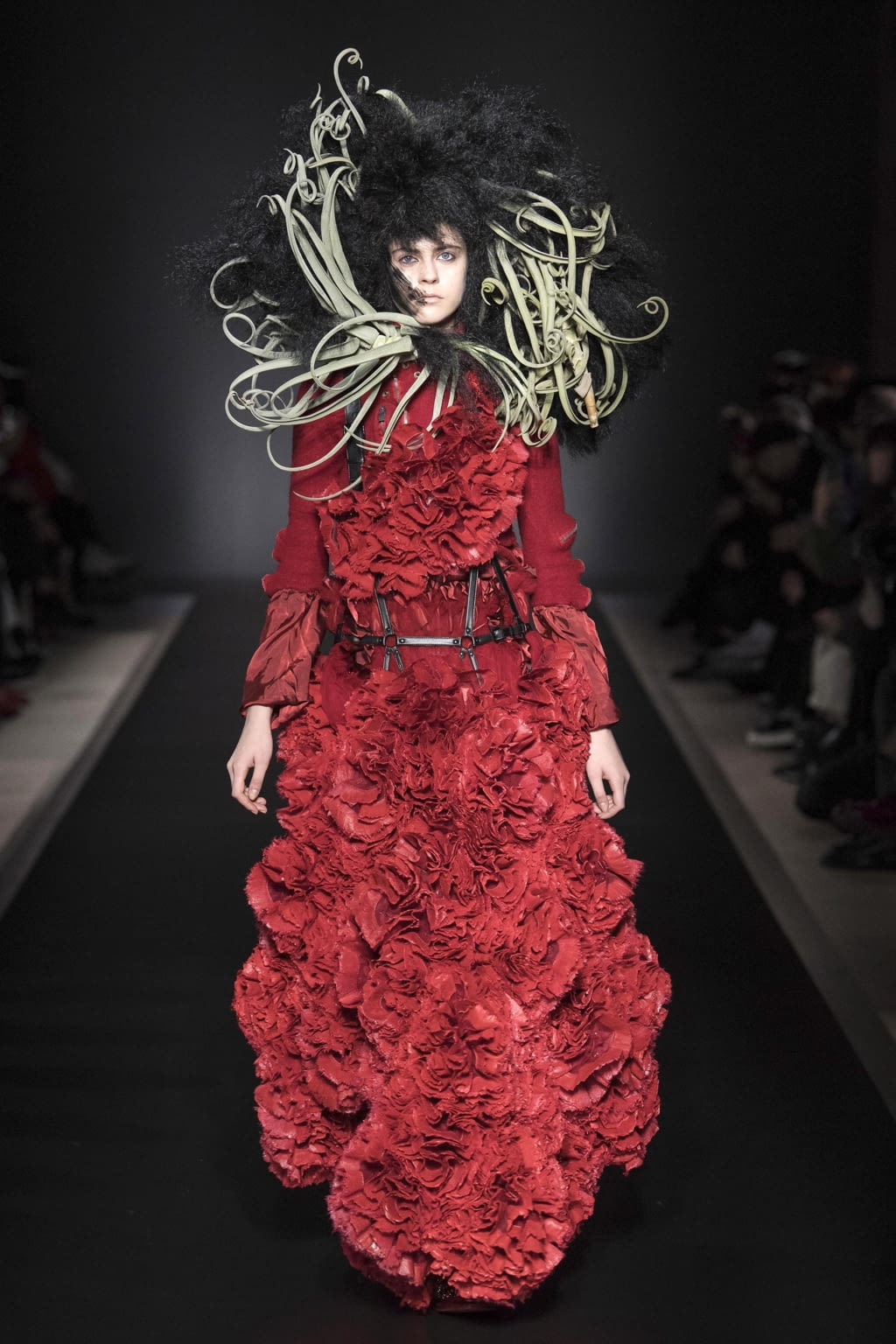 Fashion Week Paris Fall/Winter 2020 look 1 de la collection Noir Kei Ninomiya womenswear