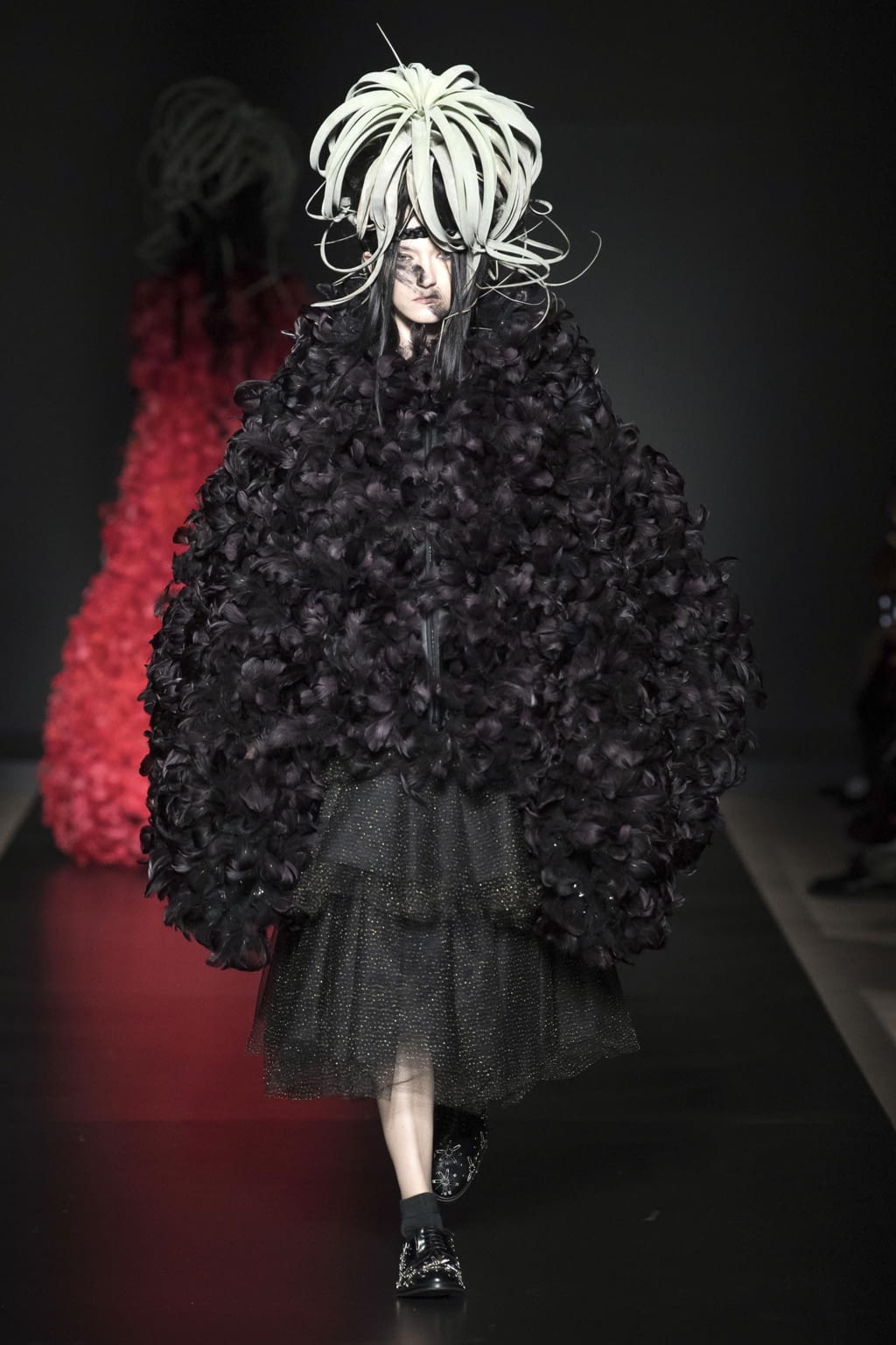 Fashion Week Paris Fall/Winter 2020 look 7 from the Noir Kei Ninomiya collection womenswear