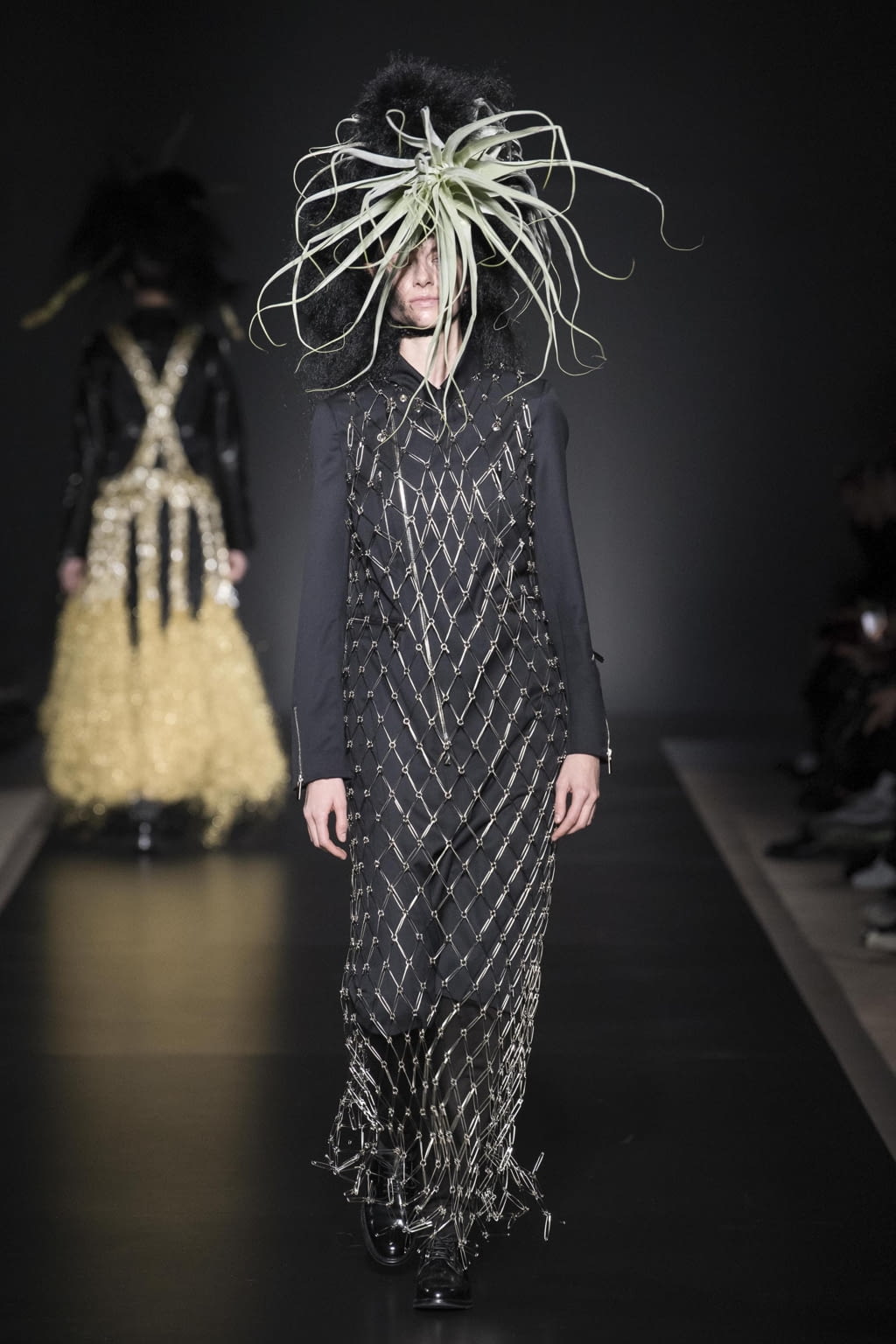 Fashion Week Paris Fall/Winter 2020 look 13 de la collection Noir Kei Ninomiya womenswear