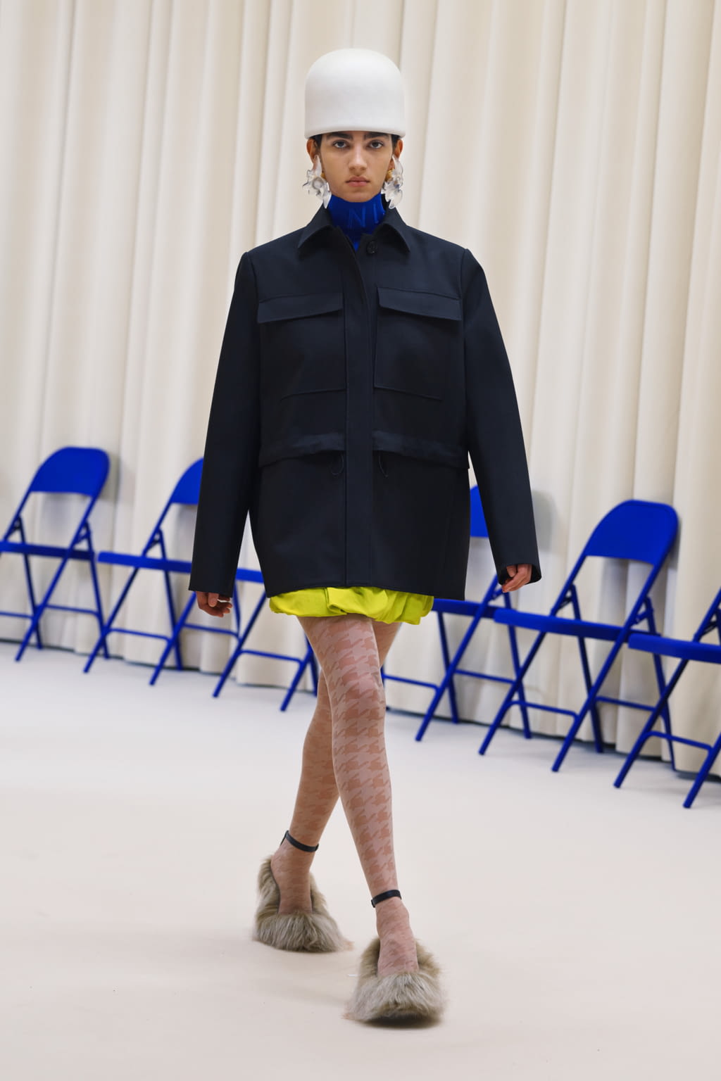 Fashion Week Paris Fall/Winter 2021 look 6 de la collection Nina Ricci womenswear