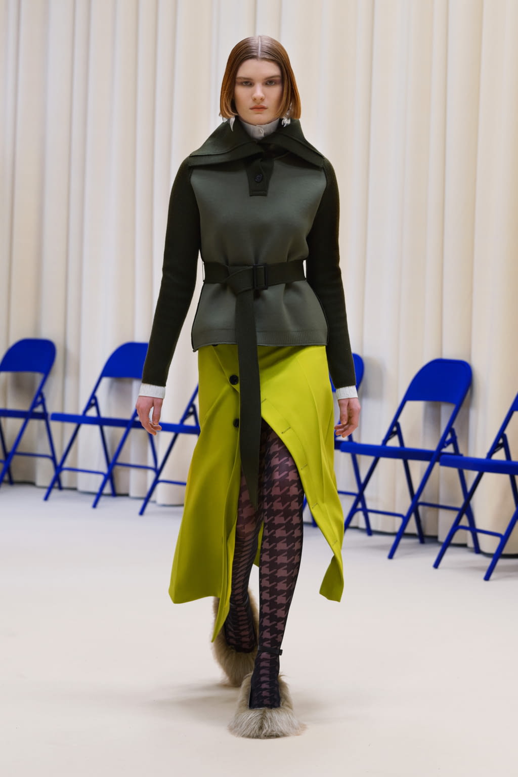 Fashion Week Paris Fall/Winter 2021 look 8 from the Nina Ricci collection 女装