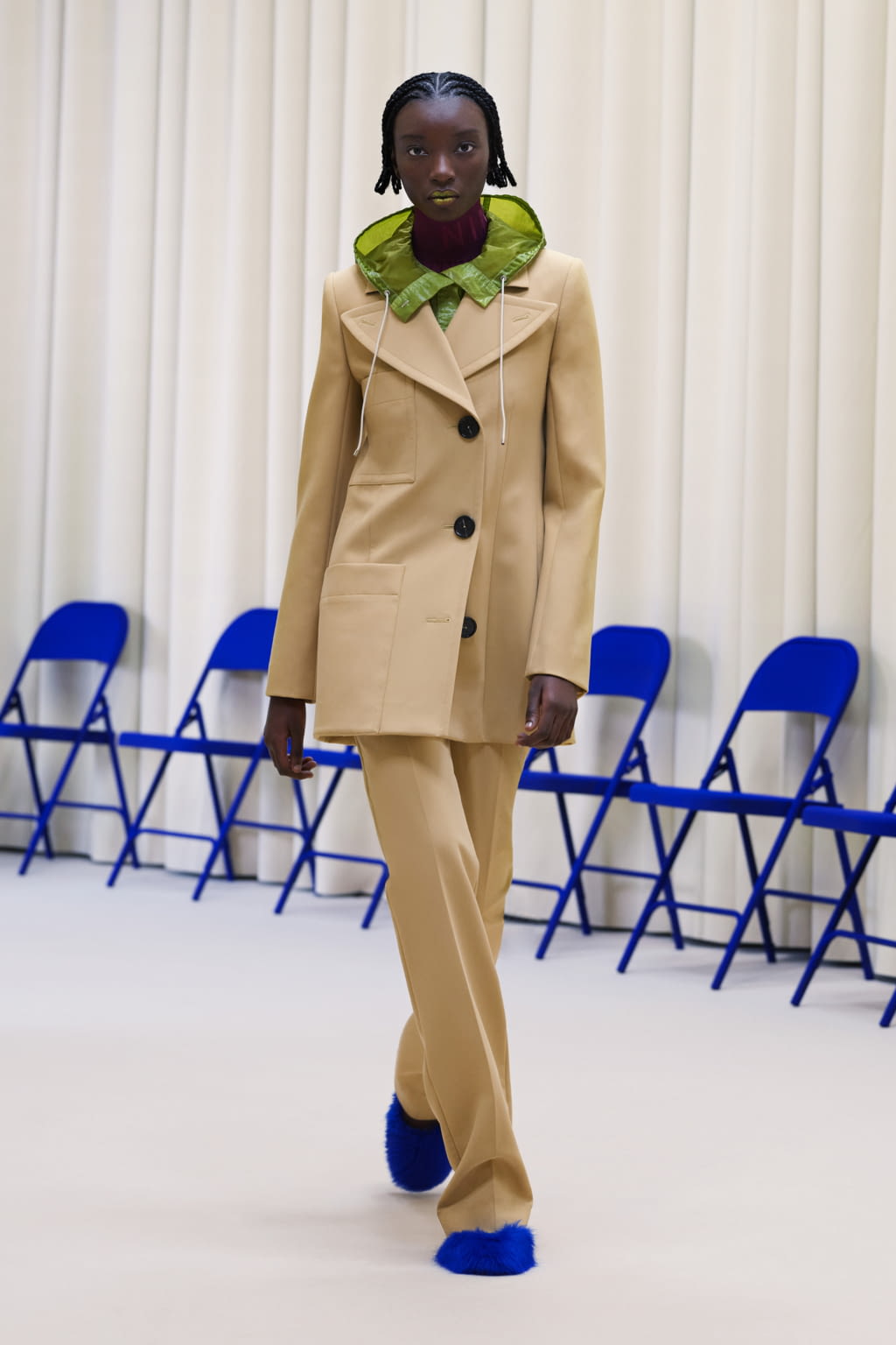 Fashion Week Paris Fall/Winter 2021 look 15 from the Nina Ricci collection 女装