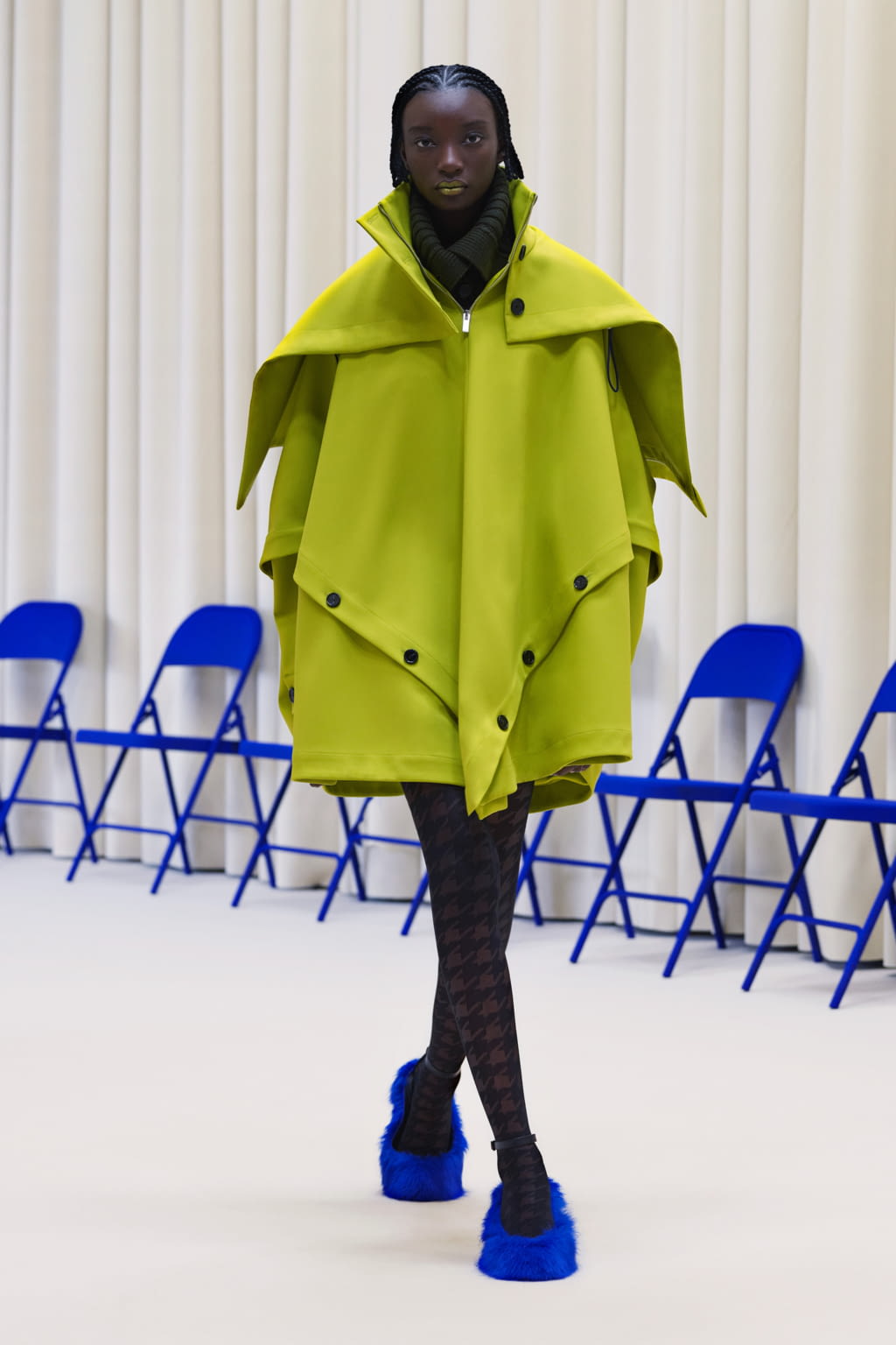 Fashion Week Paris Fall/Winter 2021 look 18 de la collection Nina Ricci womenswear