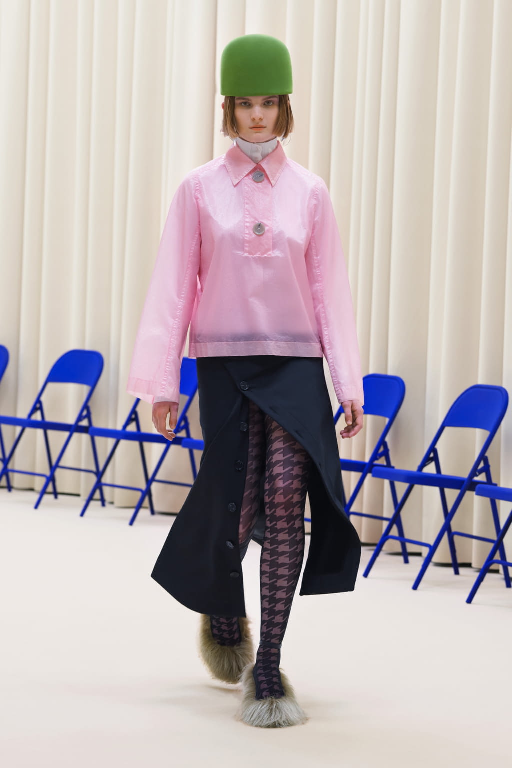Fashion Week Paris Fall/Winter 2021 look 27 from the Nina Ricci collection 女装